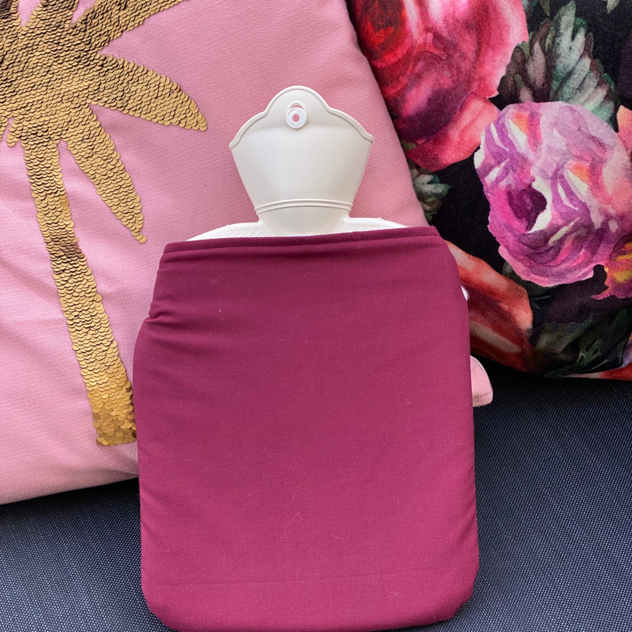 1.8L Eco-Friendly Hot Water Bottle with Red Wine & Bow Cotton Cover - Rubber-Free, Classic Design for Pain Relief & Warmth - Perfect for Cold Nights, Period Cramps & Cozy Comfort