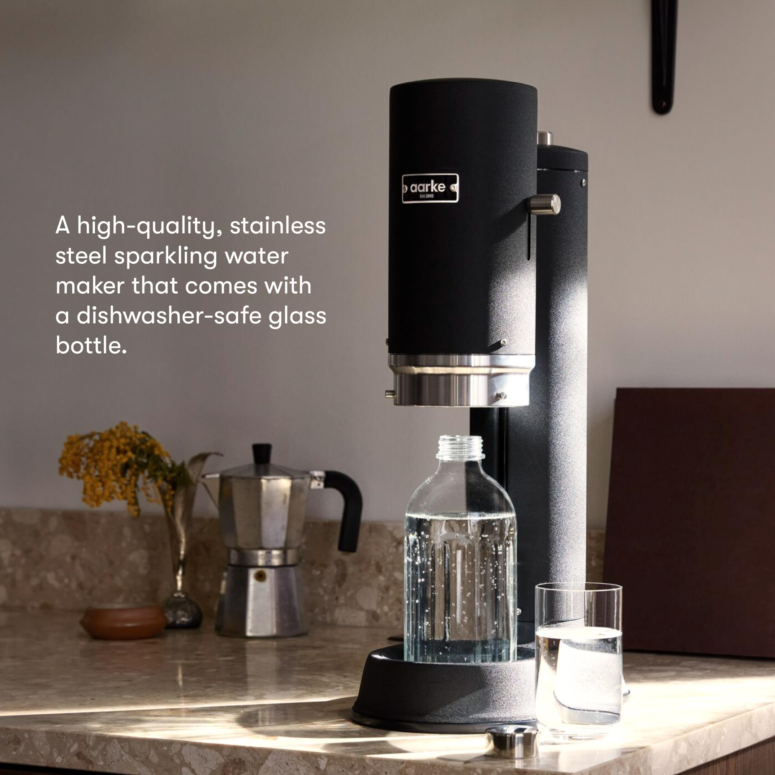 Aarke Carbonator Pro - Premium Sparkling Water Maker with 800mL Glass Bottle & CO2 Cylinder | Matte Black Stainless Steel Carbonation Machine | Perfect for Home, Office & Entertaining