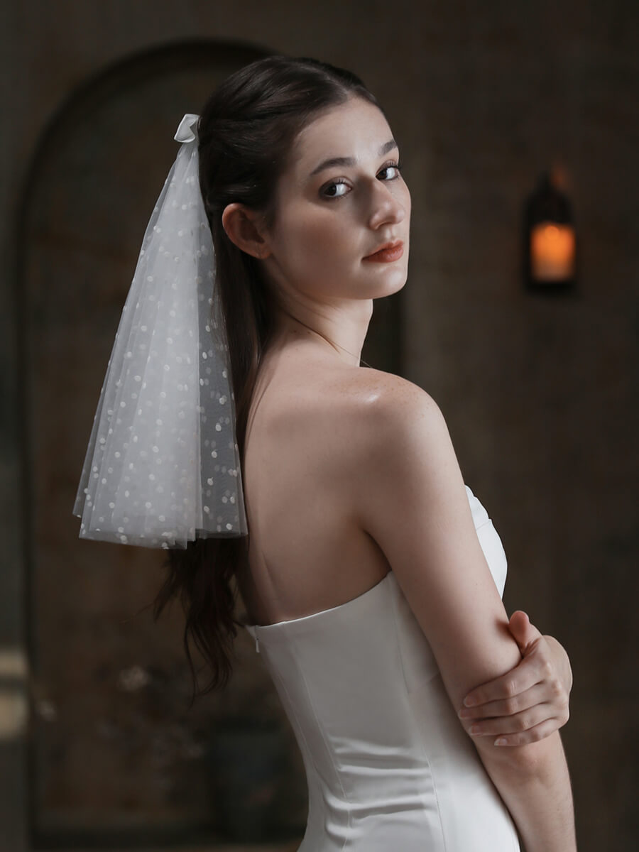 Elegant Dotted Bowtie Tulle Wedding Veil for Brides - Perfect for Bridal Showers, Ceremonies & Romantic Photos