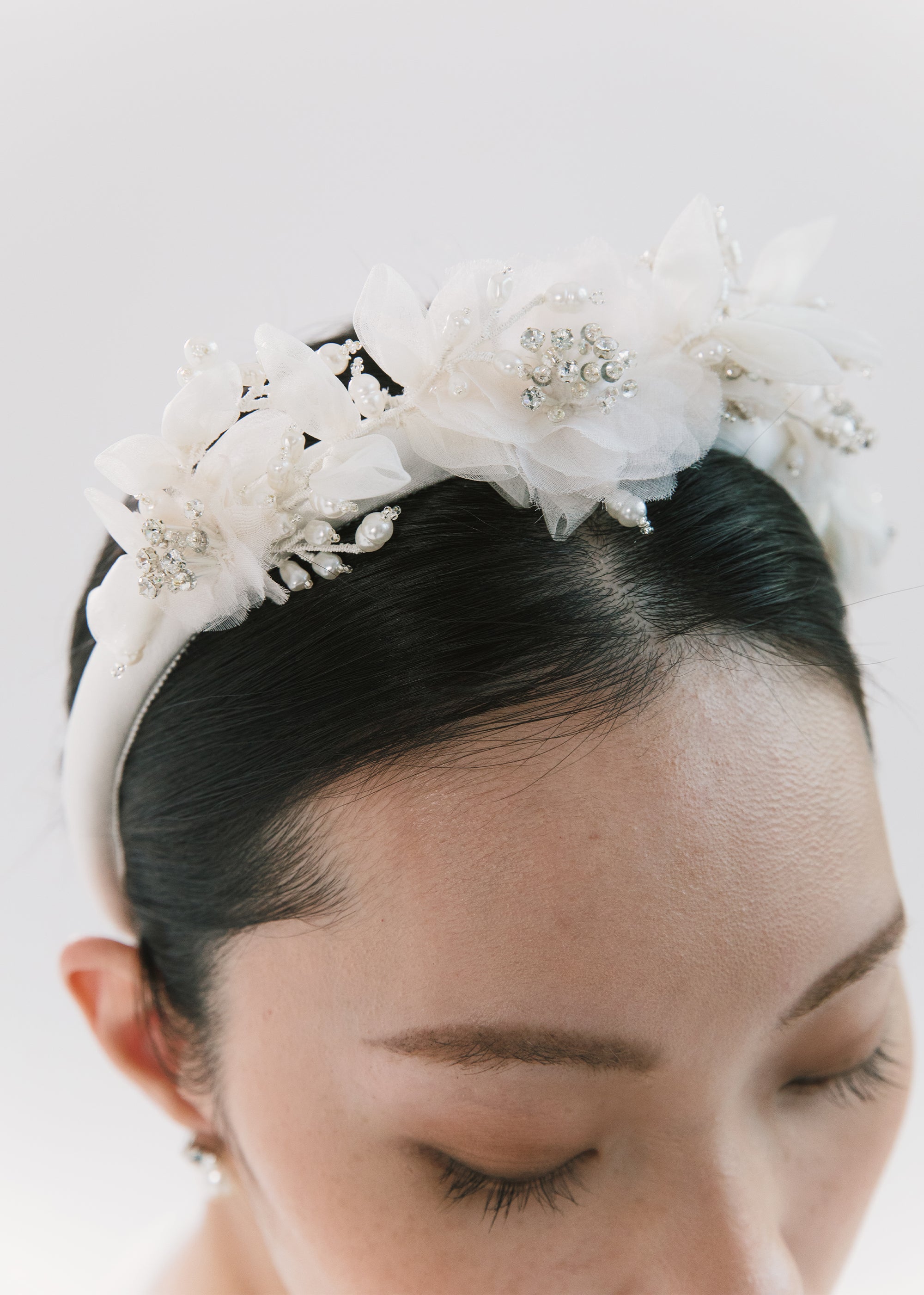 Chantrell Headband for Women - Soft Cream Hair Band for Running, Yoga, Workout & Everyday Wear
