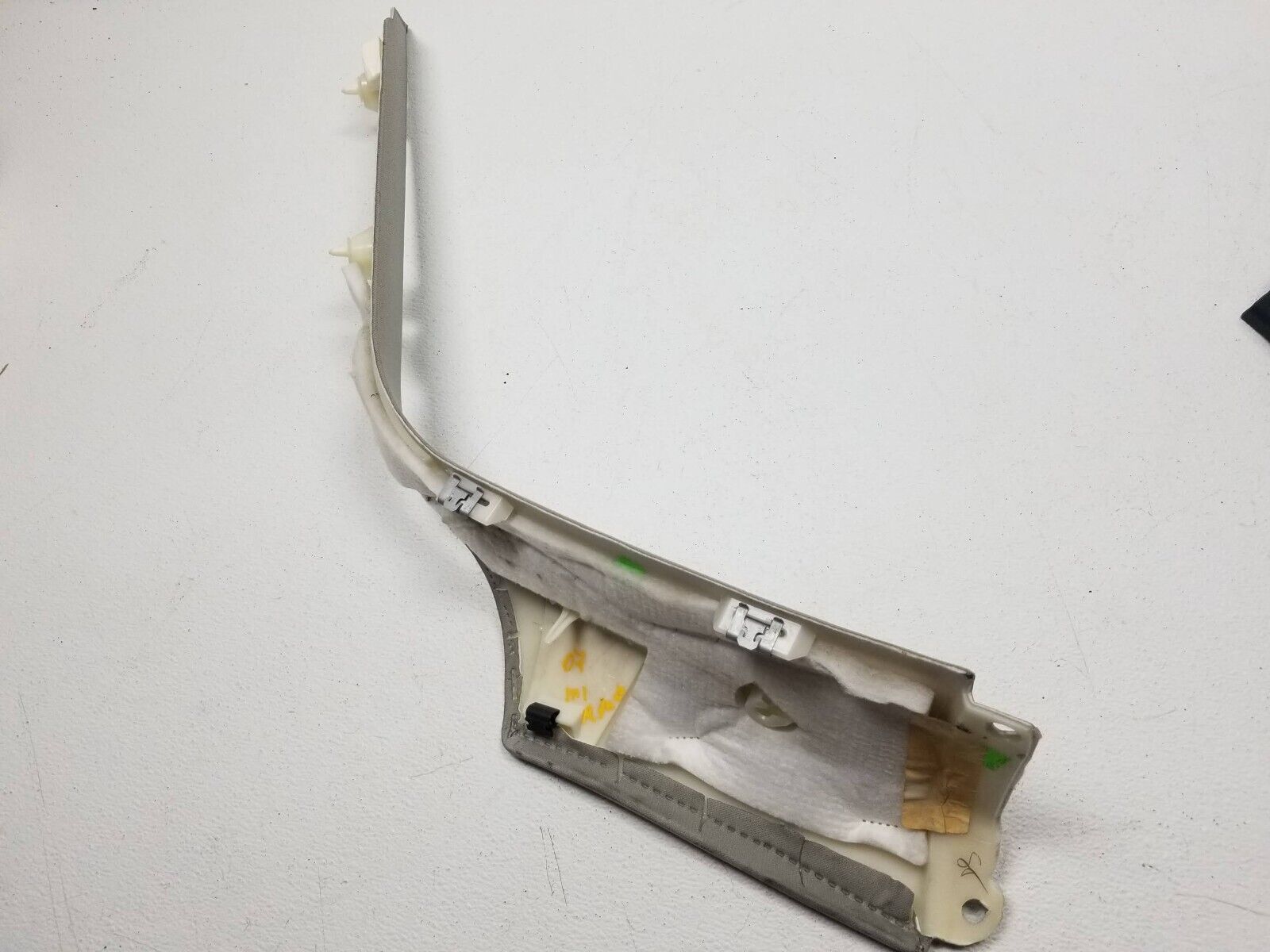 2006-2011 Mercedes ML500 Right Passenger Side Rear C Pillar Trim Cover - OEM Replacement Part for Interior Repair & Customization