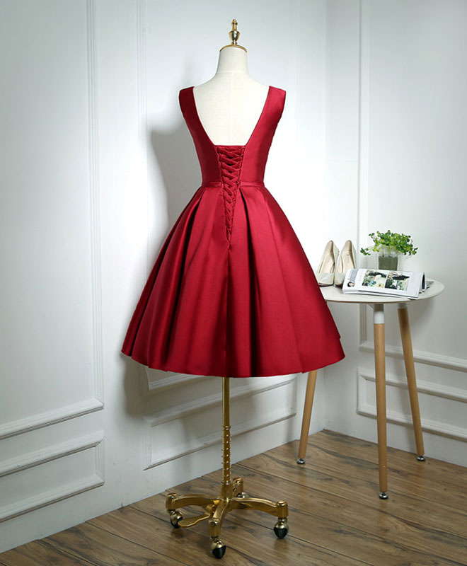 Elegant Burgundy Satin V-Neck Short Prom Dress for Women - Perfect for Evening Parties, Homecoming, and Special Occasions
