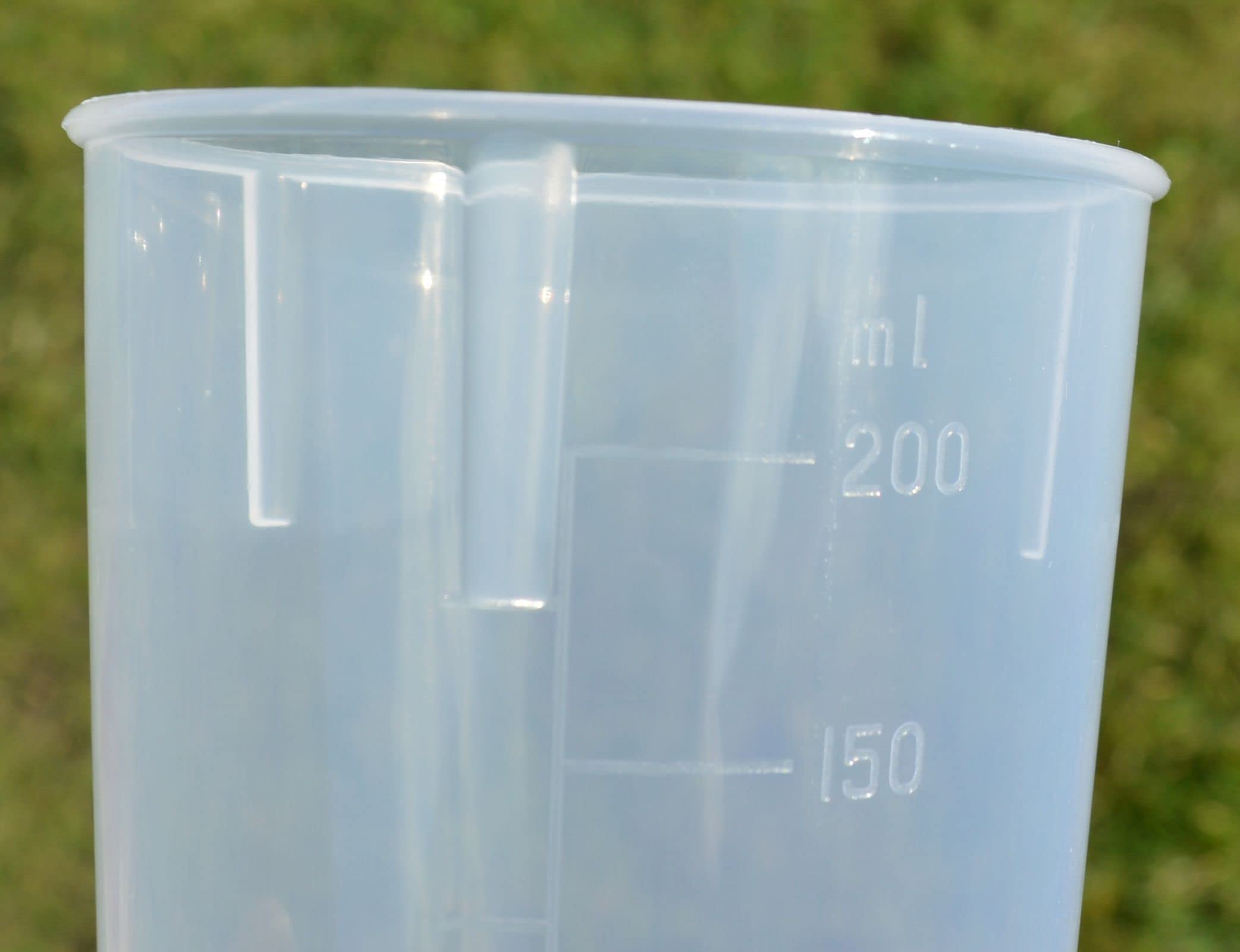 Lizzyoftheflowers 3 Pack Clear Wide Spout Feeding Beakers with Graduated Measurements & Flow Control Lid - BPA-Free, Autoclavable, Microwave Safe, Spill-Proof Baby Bottles for Infants, Toddlers, and Special Needs - Perfect for Milk, Juice, Water, and Puree Feeding at Home or On-the-Go