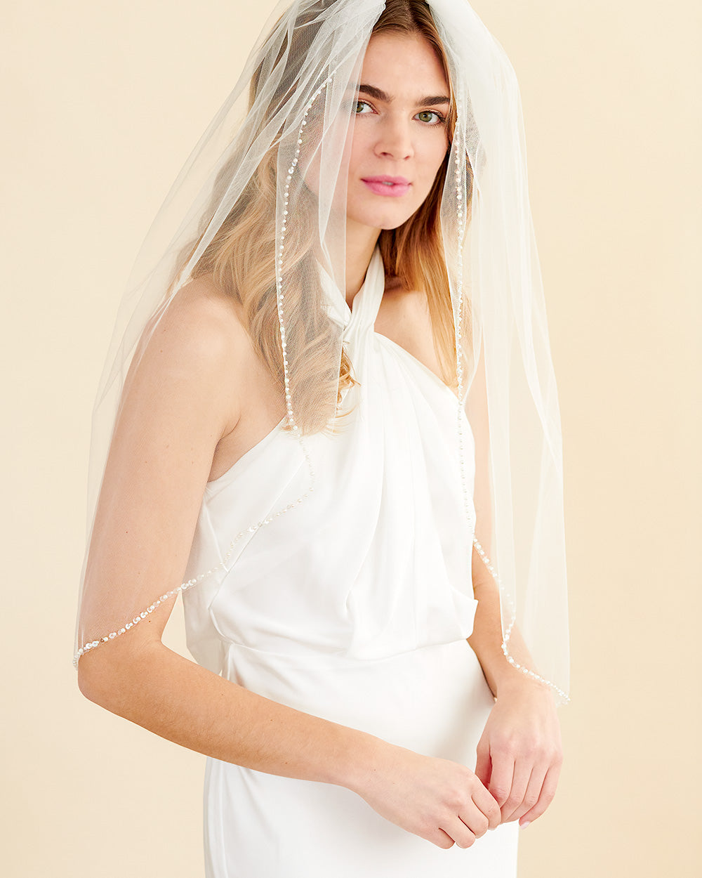 Elegant Pearl & Sequin Wedding Veil - Bridal Accessories for Bride, Bridesmaids & Formal Occasions - Perfect for Church Weddings, Photoshoots & Special Events