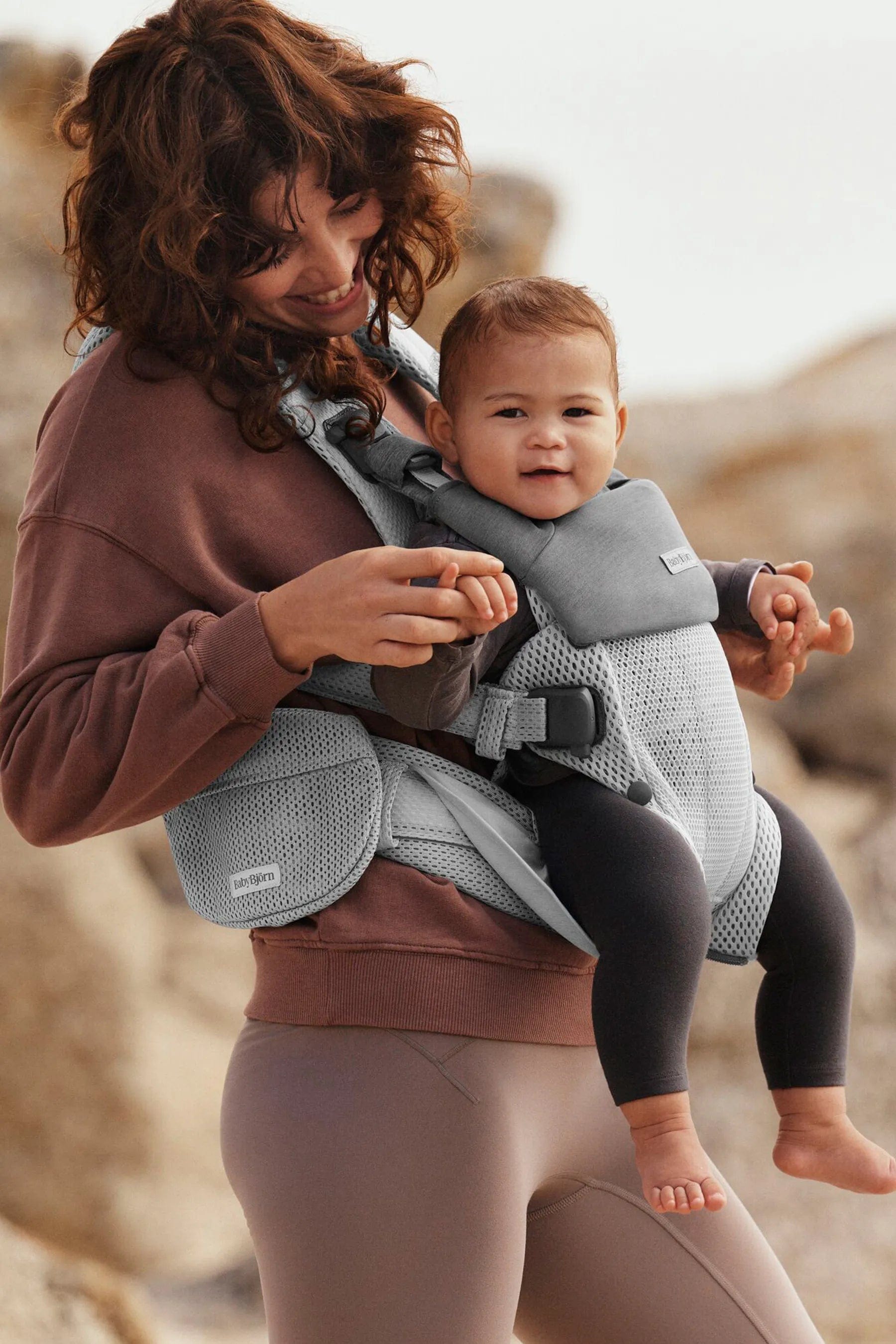 BabyBjorn Pocket Mesh Pouch - Lightweight & Breathable Baby Carrier for Newborns to Toddlers - Perfect for Travel, Hiking & Everyday Use