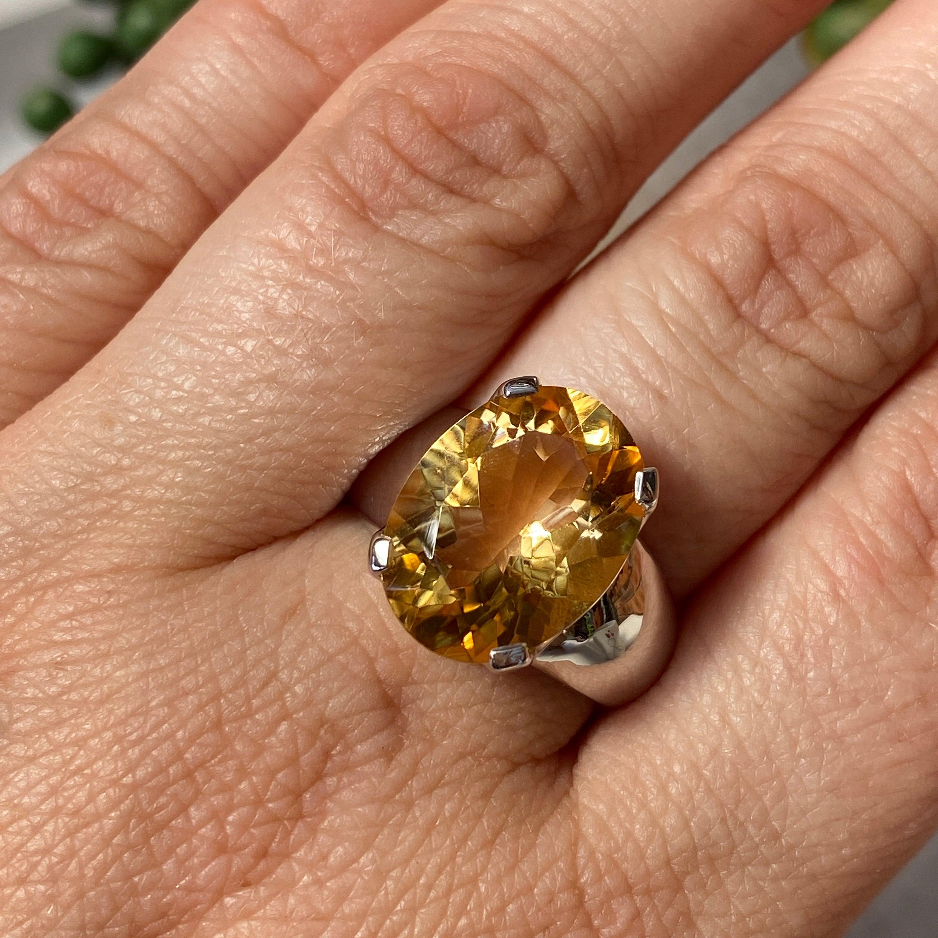 14K Gold Citrine Oval Cut Ring Size 8 - Elegant Gemstone Jewelry for Women - Perfect for Weddings, Anniversaries & Special Occasions