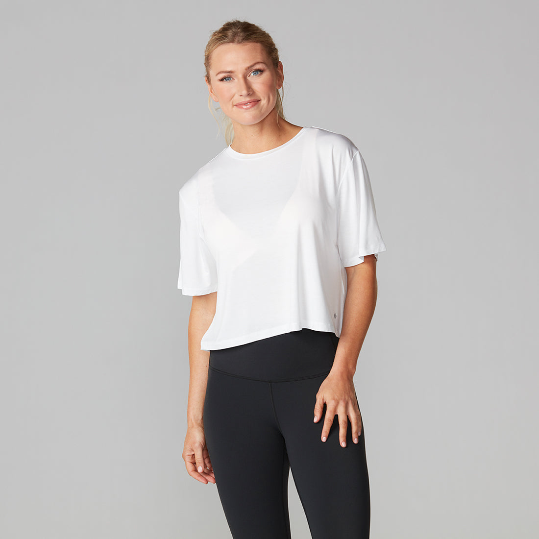 Tavi Noir Women's Short Sleeve Crop Top - Trendy Casual Summer T-Shirt for Streetwear, Outfits & Fashion | Perfect for Parties, Dates & Everyday Wear