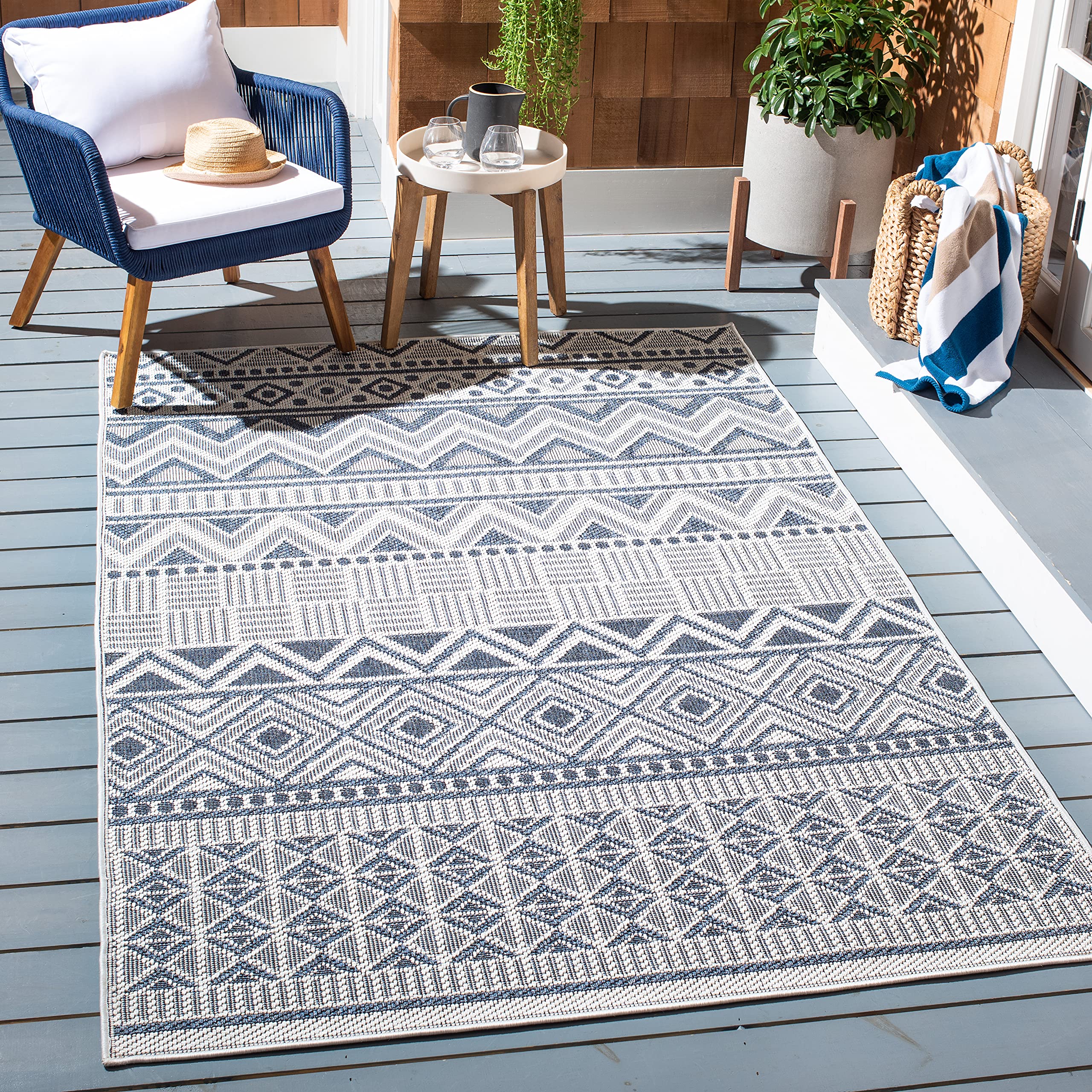 SAFAVIEH Bermuda Collection 8' x 8' Square Area Rug - Cream & Navy Non-Shedding Machine Washable Indoor Outdoor Rug - Easy Care Washable for Patio, Backyard, Mudroom, Living Room & Bedroom (BMU818A)