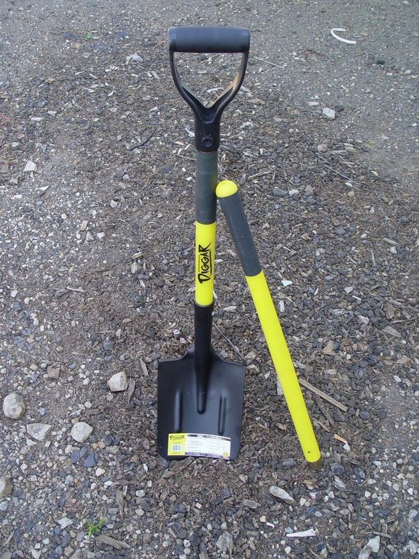 **Bushranger Diggar 3-Piece Shovel Set - Heavy Duty Garden & Camping Tool with 1-Year Warranty (73X40) - Perfect for Gardening, Camping, and Outdoor Adventures**
