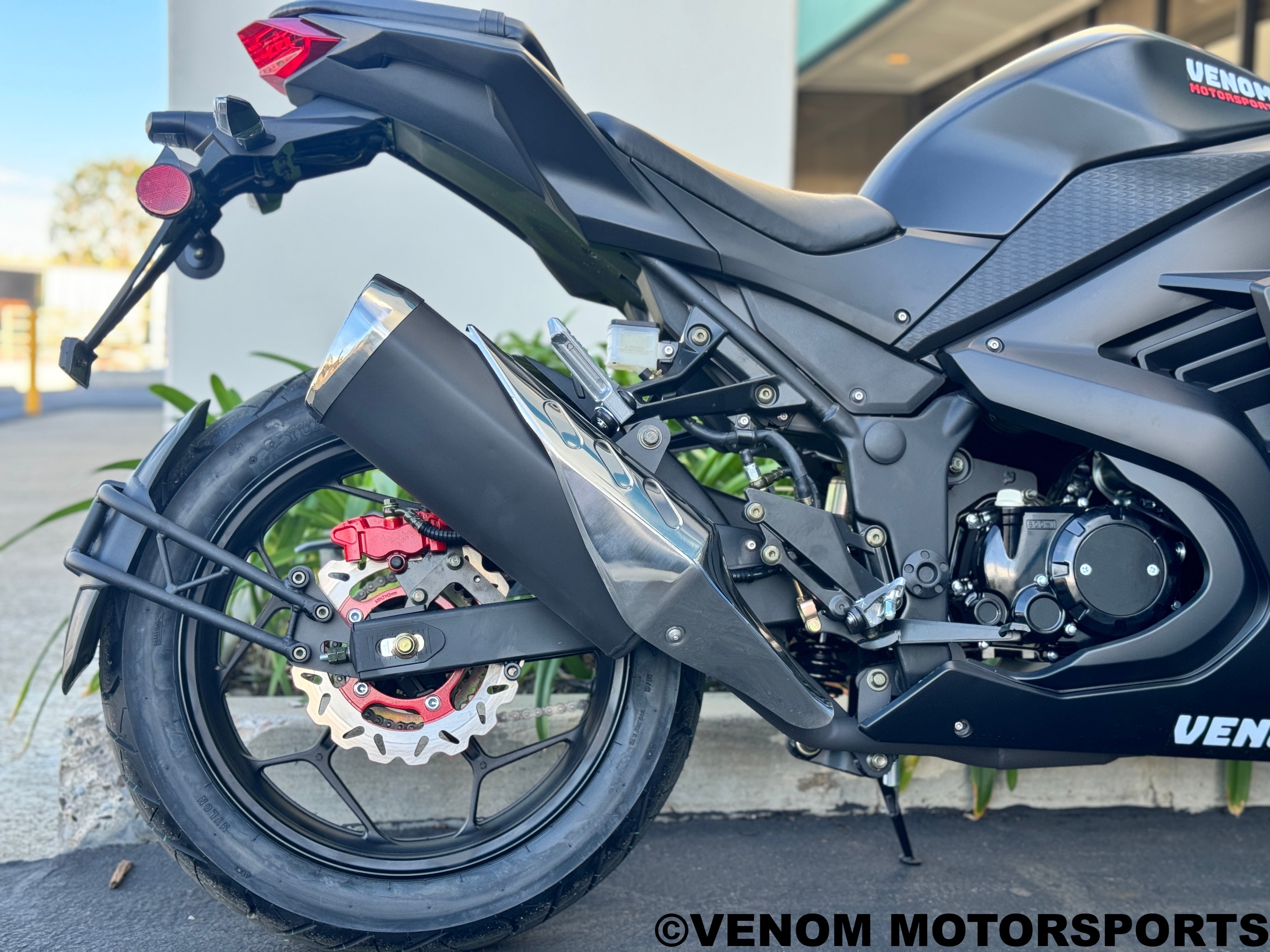 Venom X22 125cc Motorcycle - Ninja Style 4-Speed Gas-Powered Dirt Bike for Off-Road Trail Riding & Adventure Sports