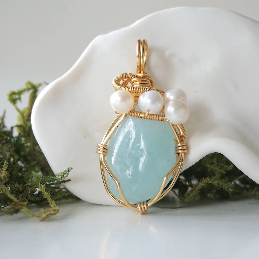 Natural Raw Crystal & Pearl Necklace with Gold Plated Pendant - Elegant Boho Jewelry for Women, Perfect for Weddings, Parties & Everyday Wear