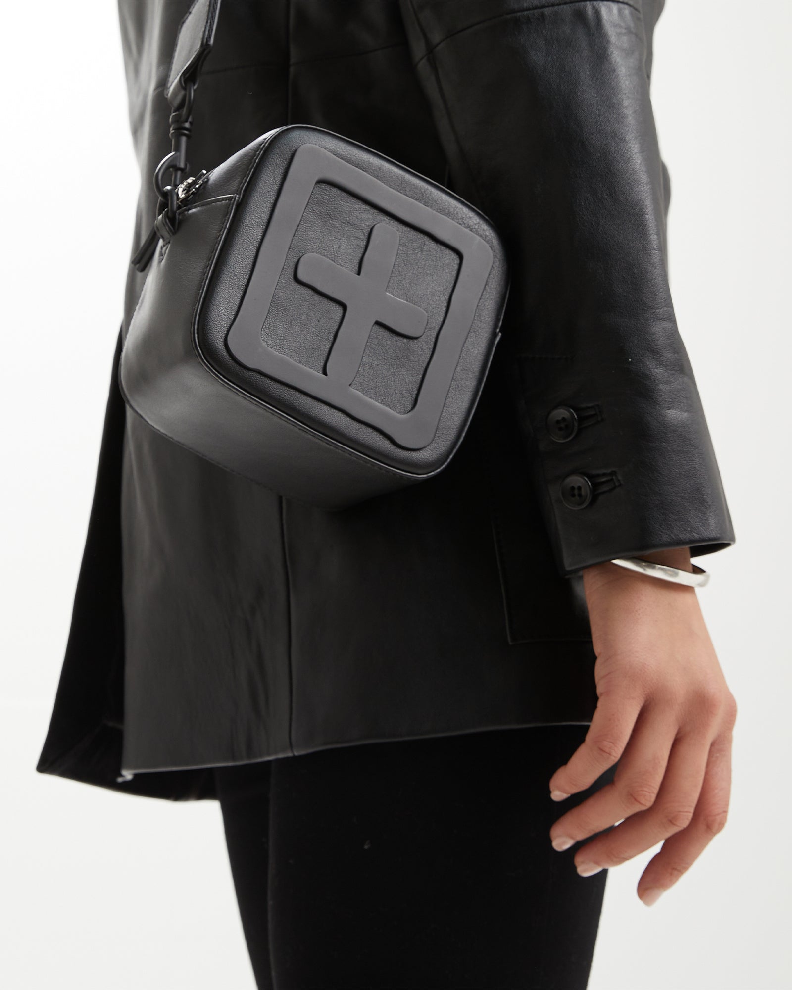 KUBE MINI BAG BLACK - Stylish Small Crossbody Bag for Women - Perfect for Everyday Use, Travel & Night Out