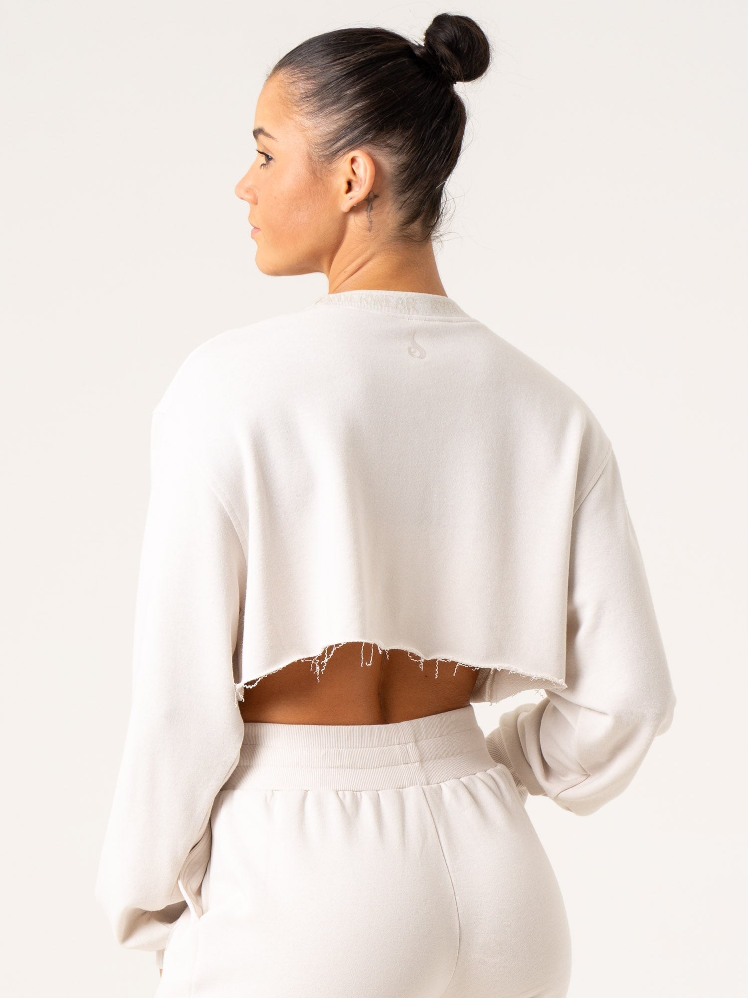 Stylish Cropped Sweater in Oat - Perfect for Casual Outfits & Layering in Fall & Winter