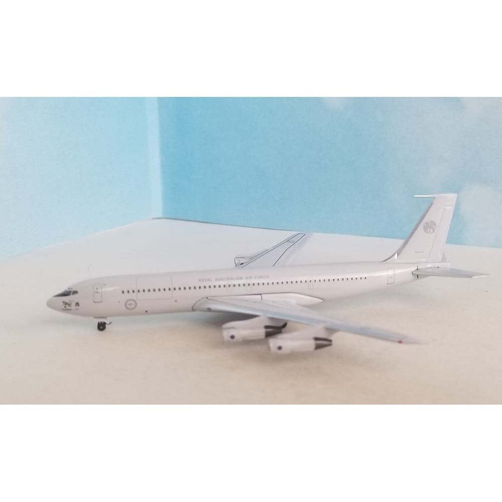 Aeroclassics 1/400 Scale RAAF Boeing 707-300 A20-261 Diecast Model Airplane - Collectible Aircraft for Aviation Enthusiasts & Display Decor