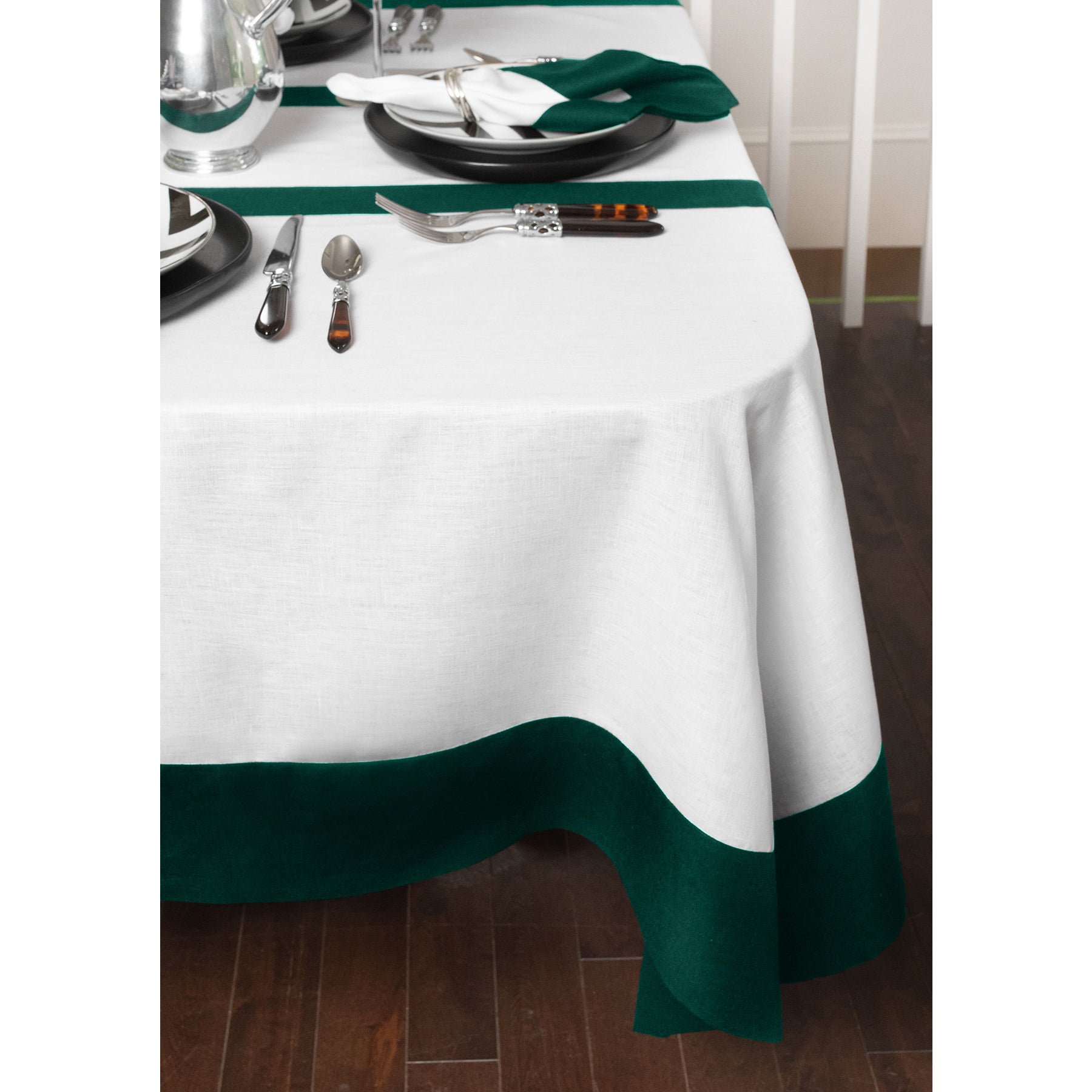 Stylish Contempo Tablecloth for Dining & Parties - Waterproof & Wrinkle-Free - Perfect for Home, Restaurants & Events