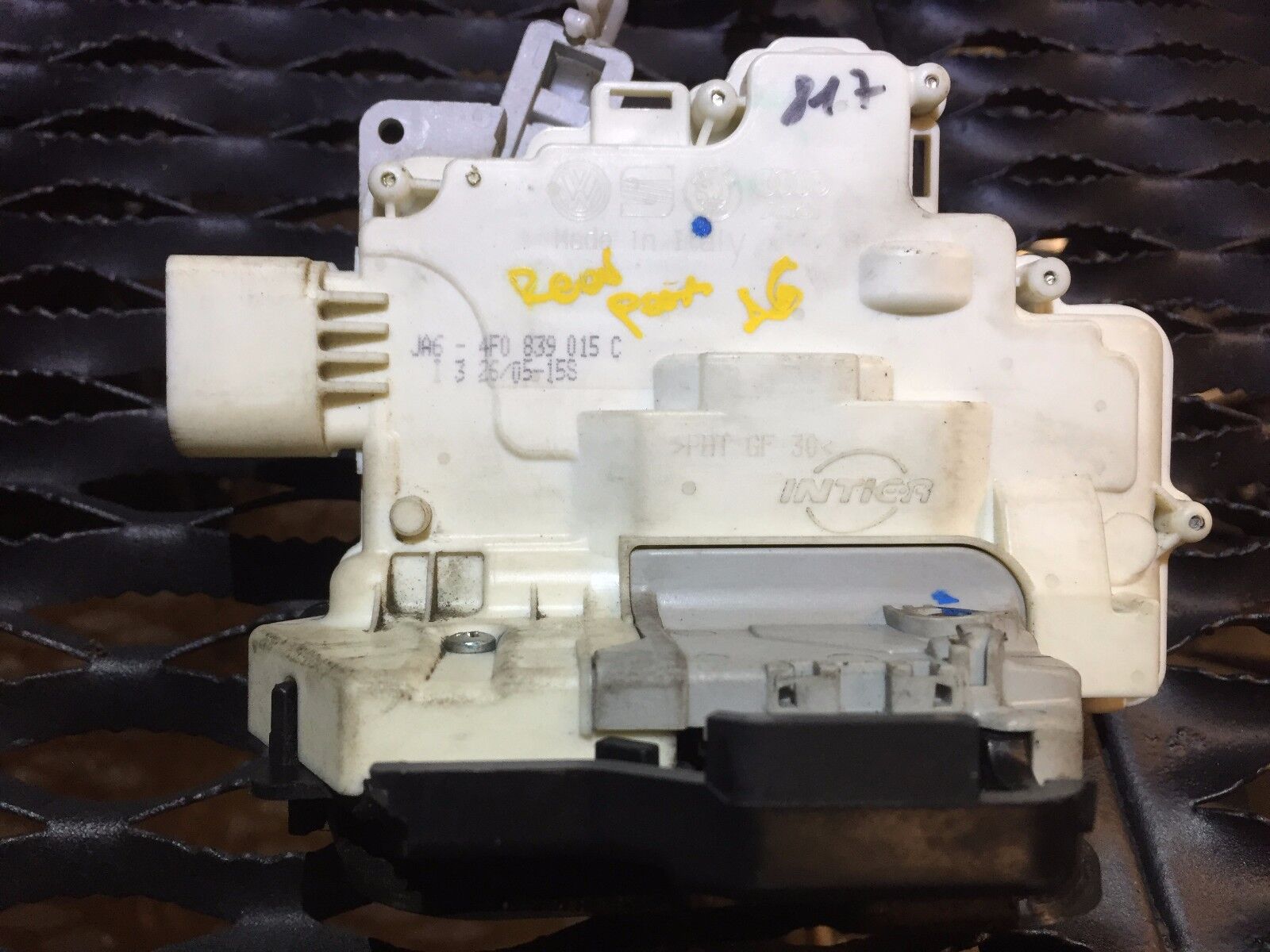 05-08 Audi A6 C6 Rear Right Passenger Door Lock Latch Actuator OEM Replacement Part - Perfect for Car Door Lock Repair & Maintenance