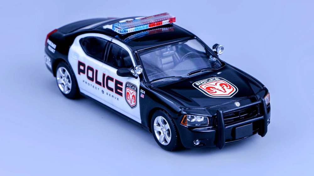 1:64 Scale Dodge Charger Police 2005 Diecast Model Car - New York Auto Show Collectible Toy, Miniature Vehicle for Hobbyists & Gift Ideas | Perfect for Display, Collection, and Role Play Scenes