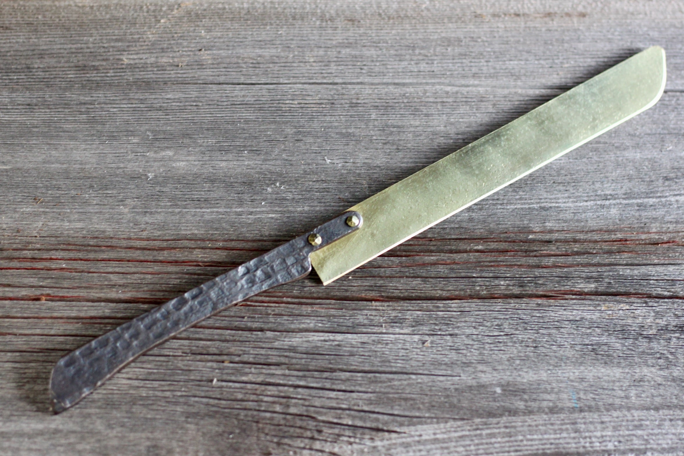 Premium Stainless Steel Cake Knife - Sharp Serrated Blade for Smooth Cake Cutting - Perfect for Birthday, Wedding, and Party Cakes