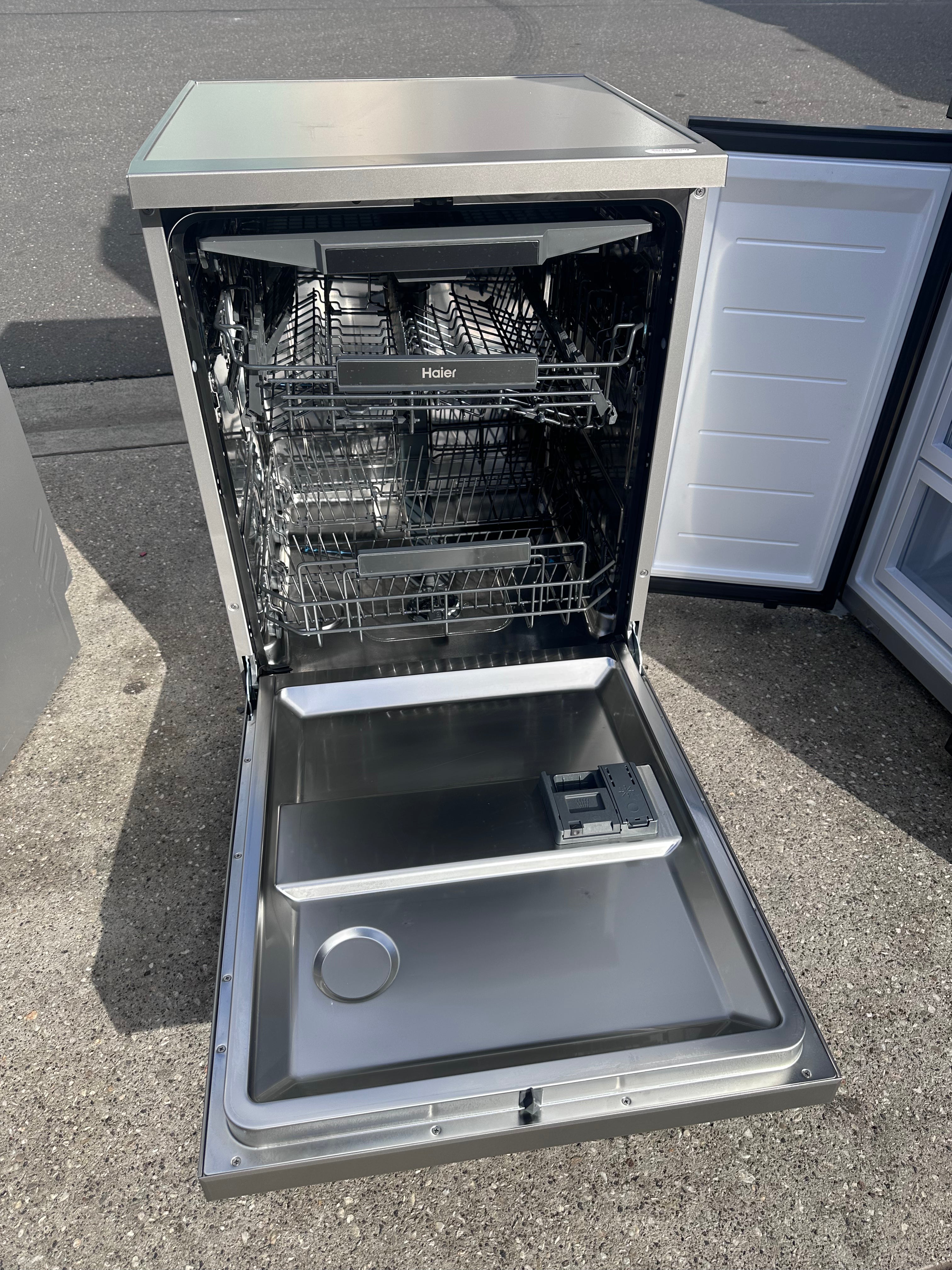 Haier 60cm Freestanding Dishwasher with Steam Function - Stainless Steel Finish [Factory Refurbished] | Perfect for Small Kitchens, Apartments & Energy-Efficient Homes
