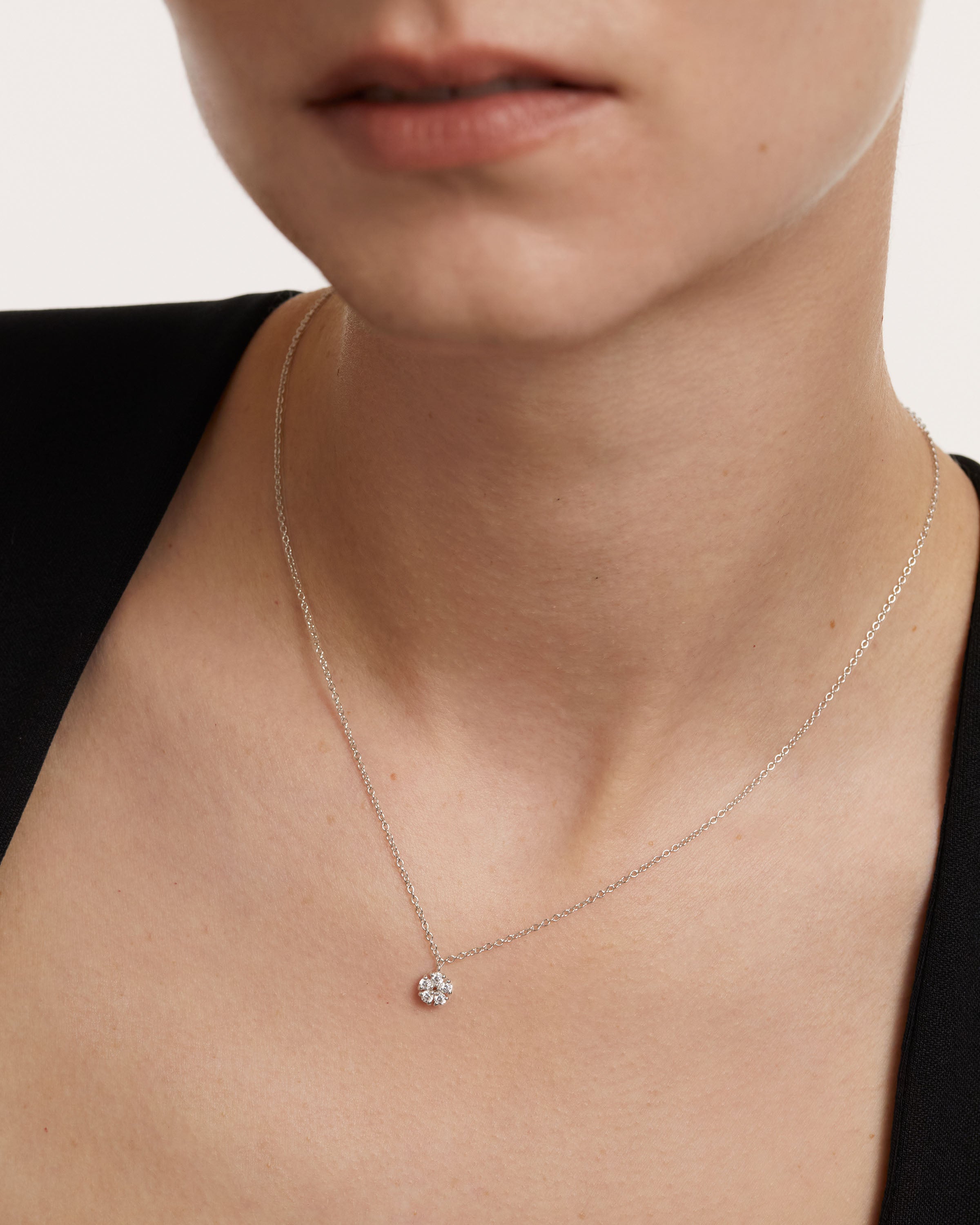 Elegant Daisy Silver Necklace for Women - Dainty Floral Jewelry Gift for Her - Perfect for Weddings, Anniversaries & Everyday Wear