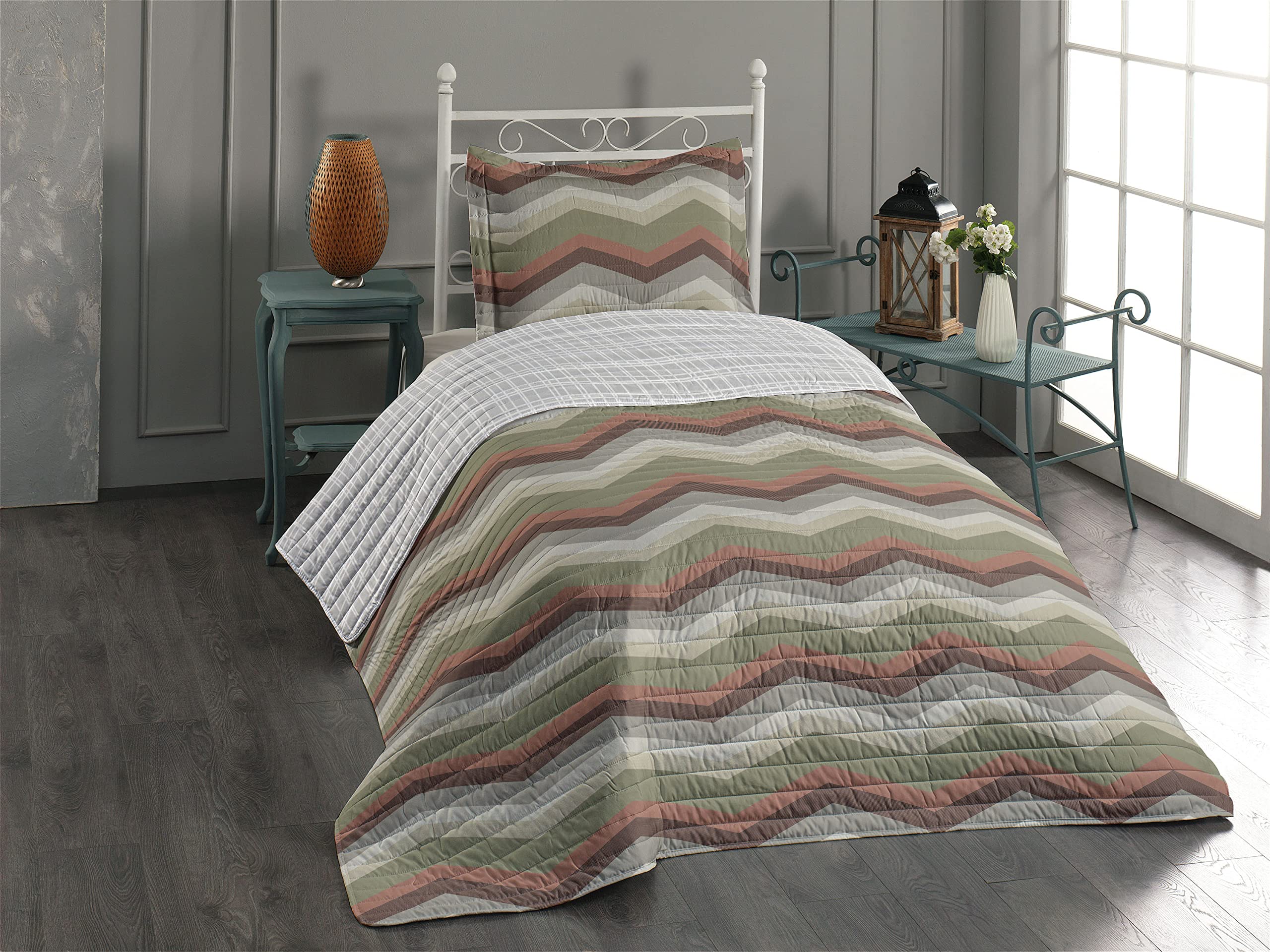 Ambesonne Reversible Bedspread Set with Geometric Chevron Pattern - Twin Size Sage Green Microfiber Bedding Set Includes Pillow Shams & Comforter - Perfect for Modern Bedrooms, Guest Rooms, and Dorm Decor