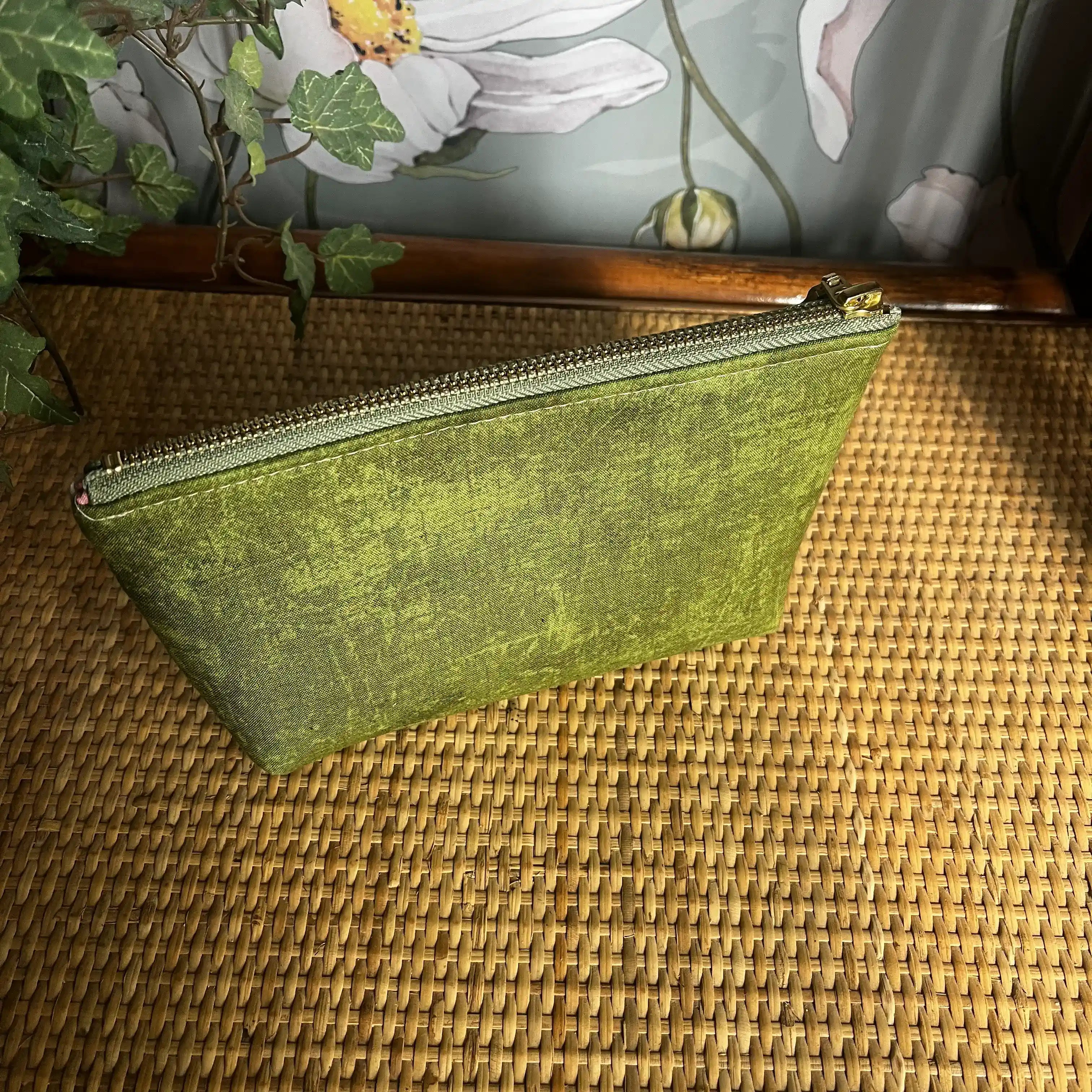 Small Green Floral Carry All Bag - Lightweight & Stylish Tote for Women, Perfect for Shopping, Travel, and Everyday Use