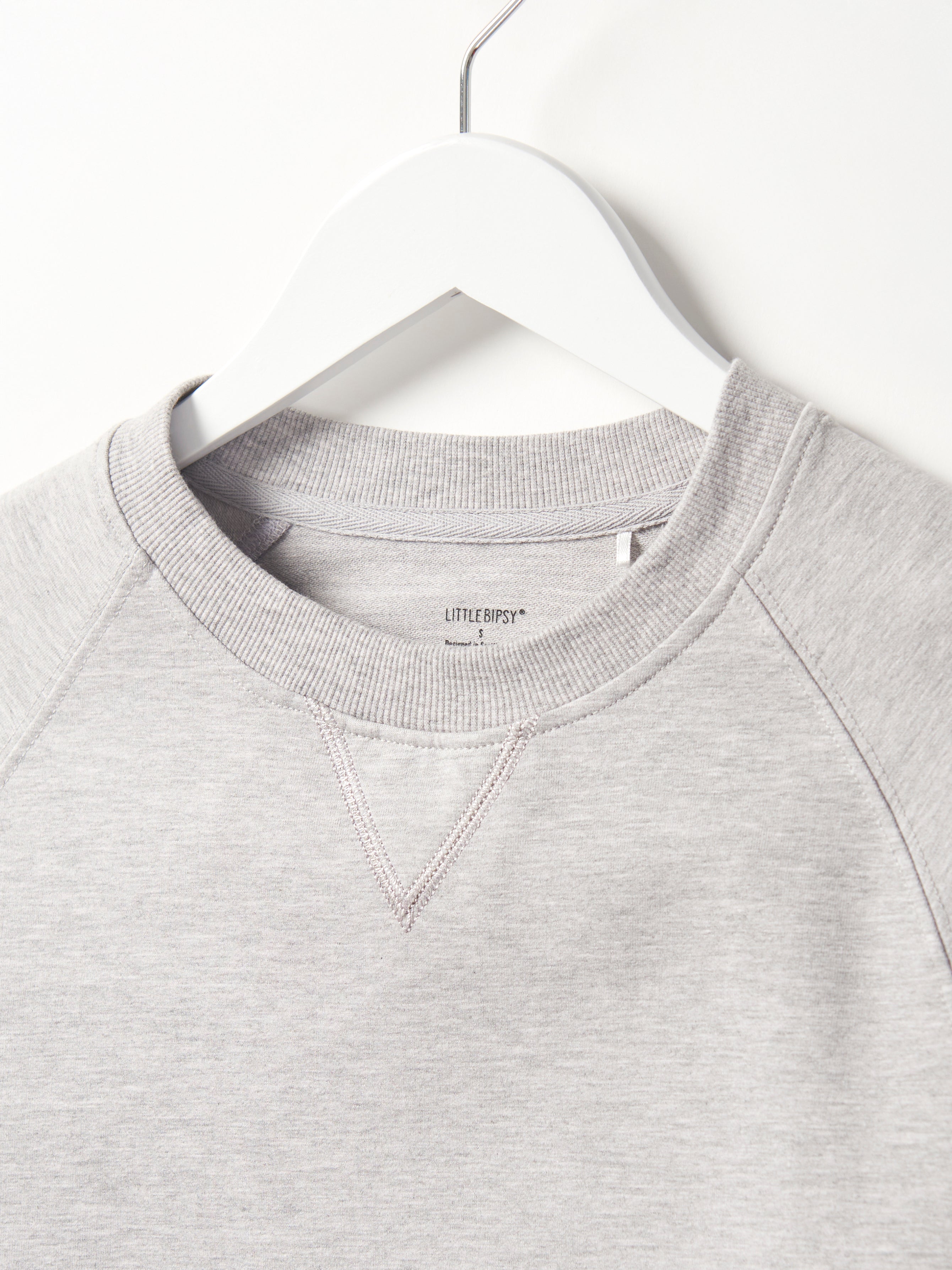 Stylish Grey Pullover for Adults - Cozy & Comfortable Sweatshirt for Casual Wear, Lounge & Outdoor Activities