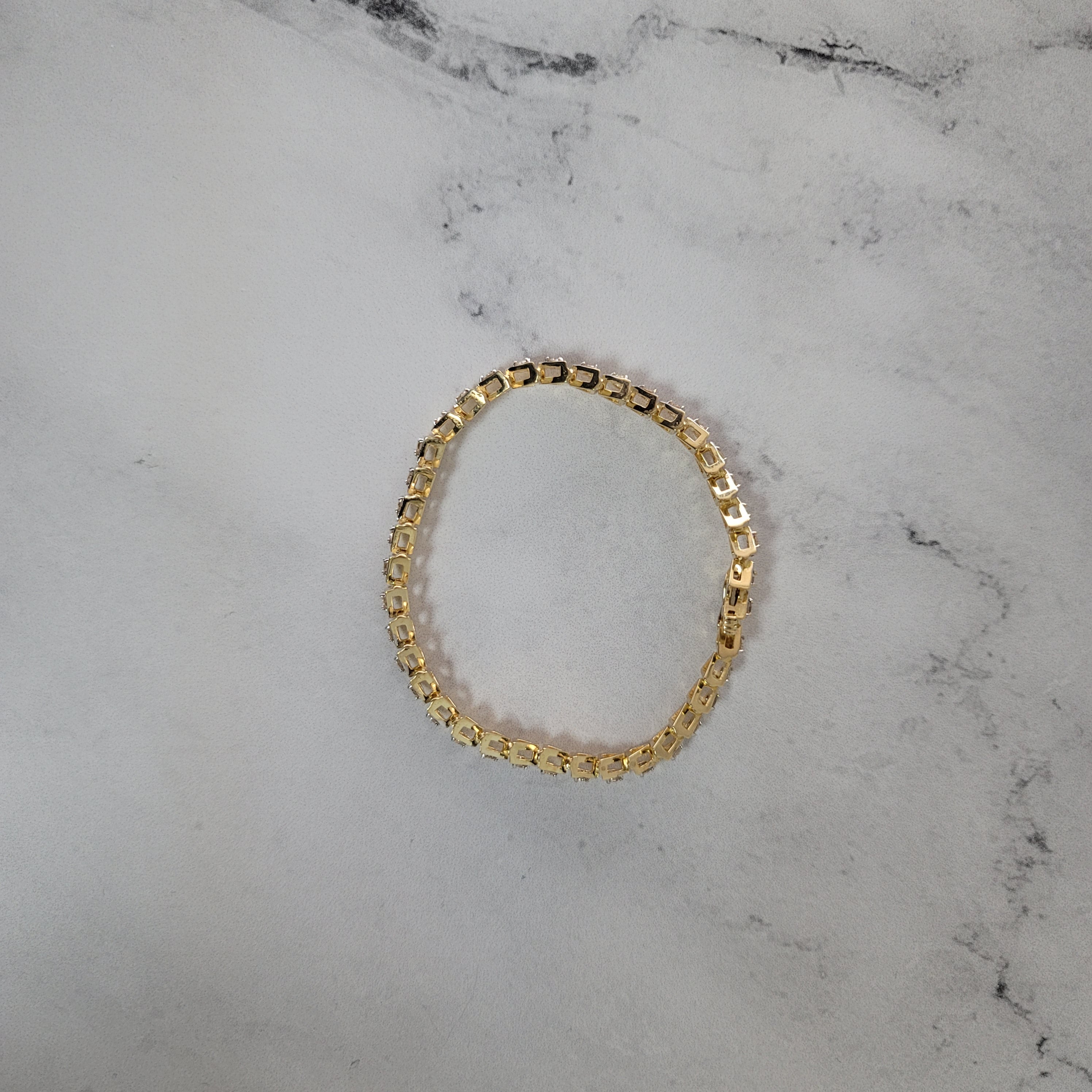 Elegant Triangle Illusion Diamond Tennis Bracelet for Women - Perfect for Weddings, Parties & Special Occasions