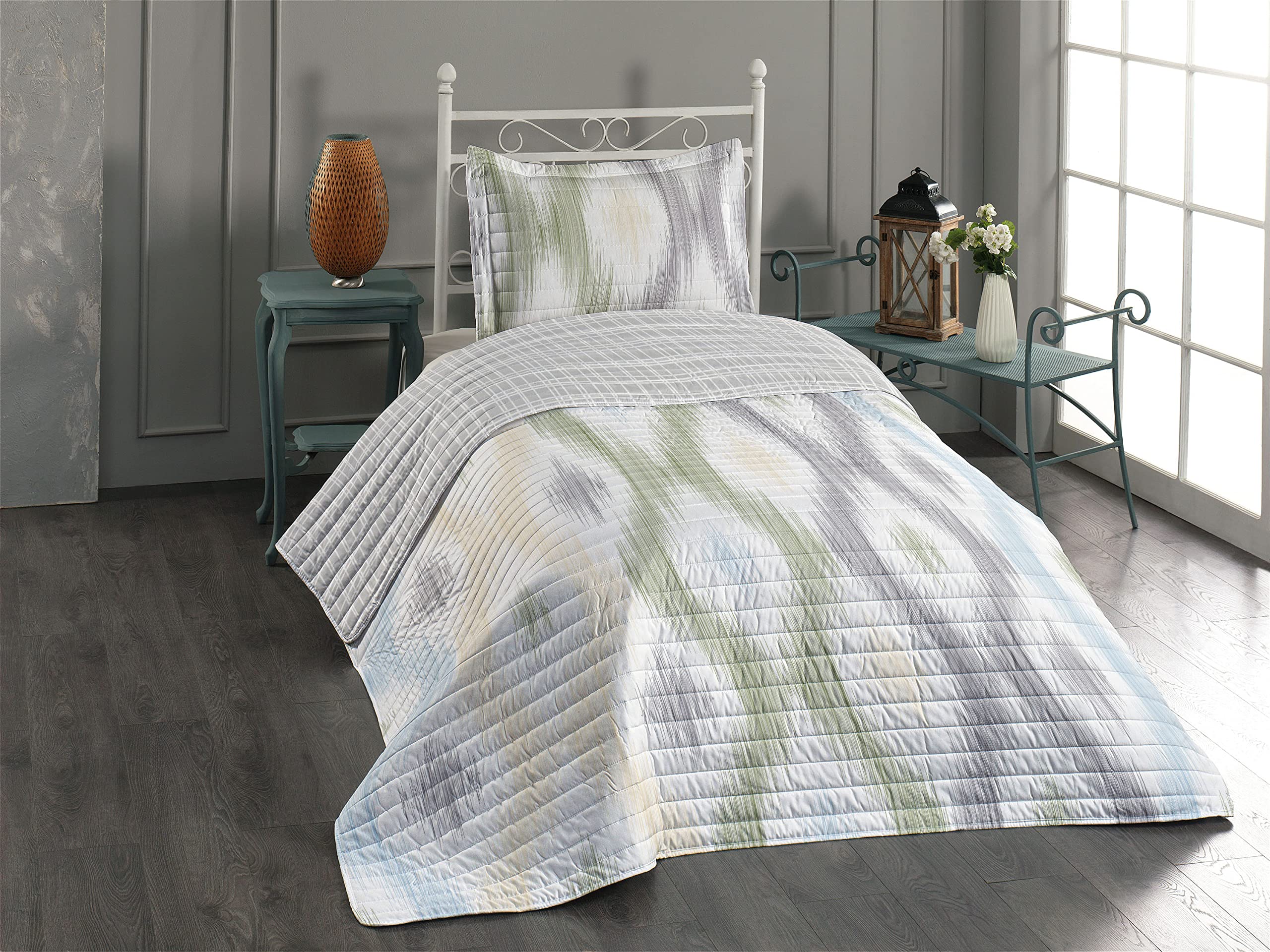 Ambesonne Reversible Bedspread Set - Hand Drawn Abstract Chain Design in Pastel Geometric Patterns, Microfiber Comforter & Pillow Shams, Twin Size Pale Azure Blue | Perfect for Contemporary Bedrooms, Guest Rooms & Dorm Decor