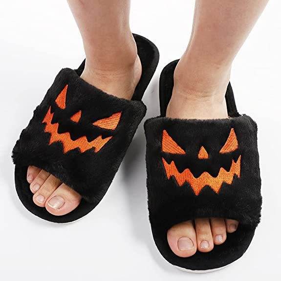 Spooky Snuggles Halloween Slippers - Cozy Ghost & Pumpkin Design Fuzzy House Shoes for Women & Men - Perfect for Halloween Parties, Trick or Treating & Festive Home Comfort