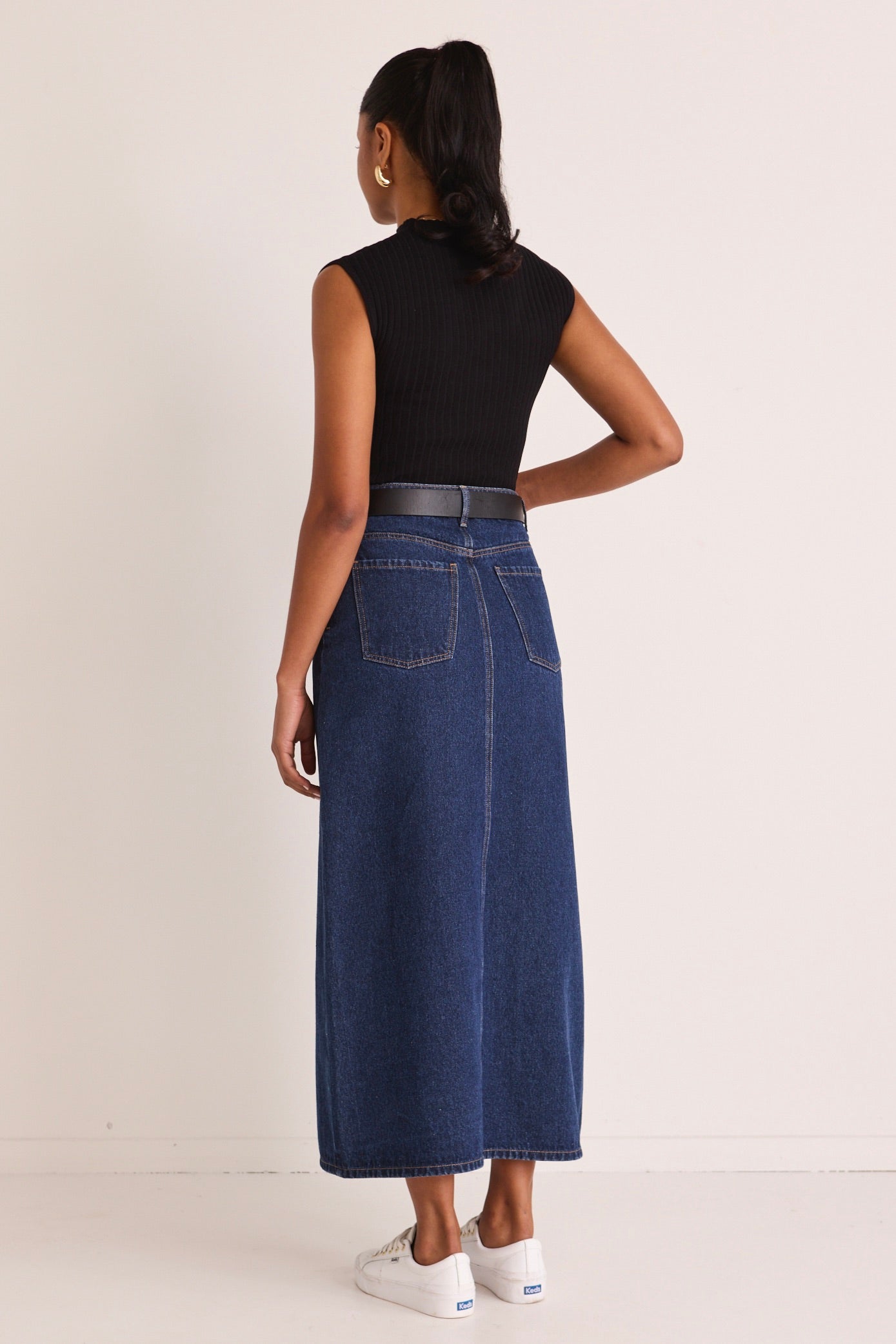 Indigo Pocket Front Denim Maxi Skirt for Women - Stylish Long Denim Skirt with Pockets, Perfect for Casual Outings, Beach Wear, and Boho Fashion