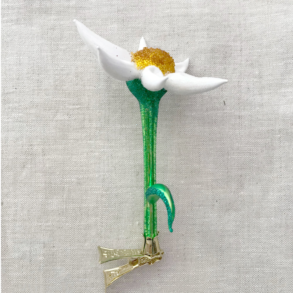 Chamomile Clip On Ornament - Decorative Floral Hair Clip for Women & Girls - Perfect for Weddings, Parties & Everyday Accessories