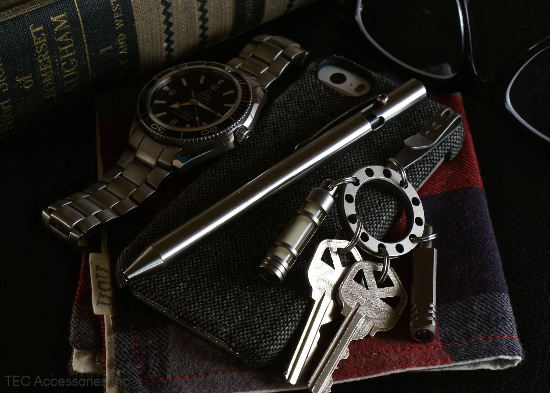 UFO-MS Titanium Keychain Organizer - 12 Hole Compact Key Holder for Everyday Carry, Custom Keyring, Pocket Key Keeper, Perfect for Home, Office, and Outdoor Adventures
