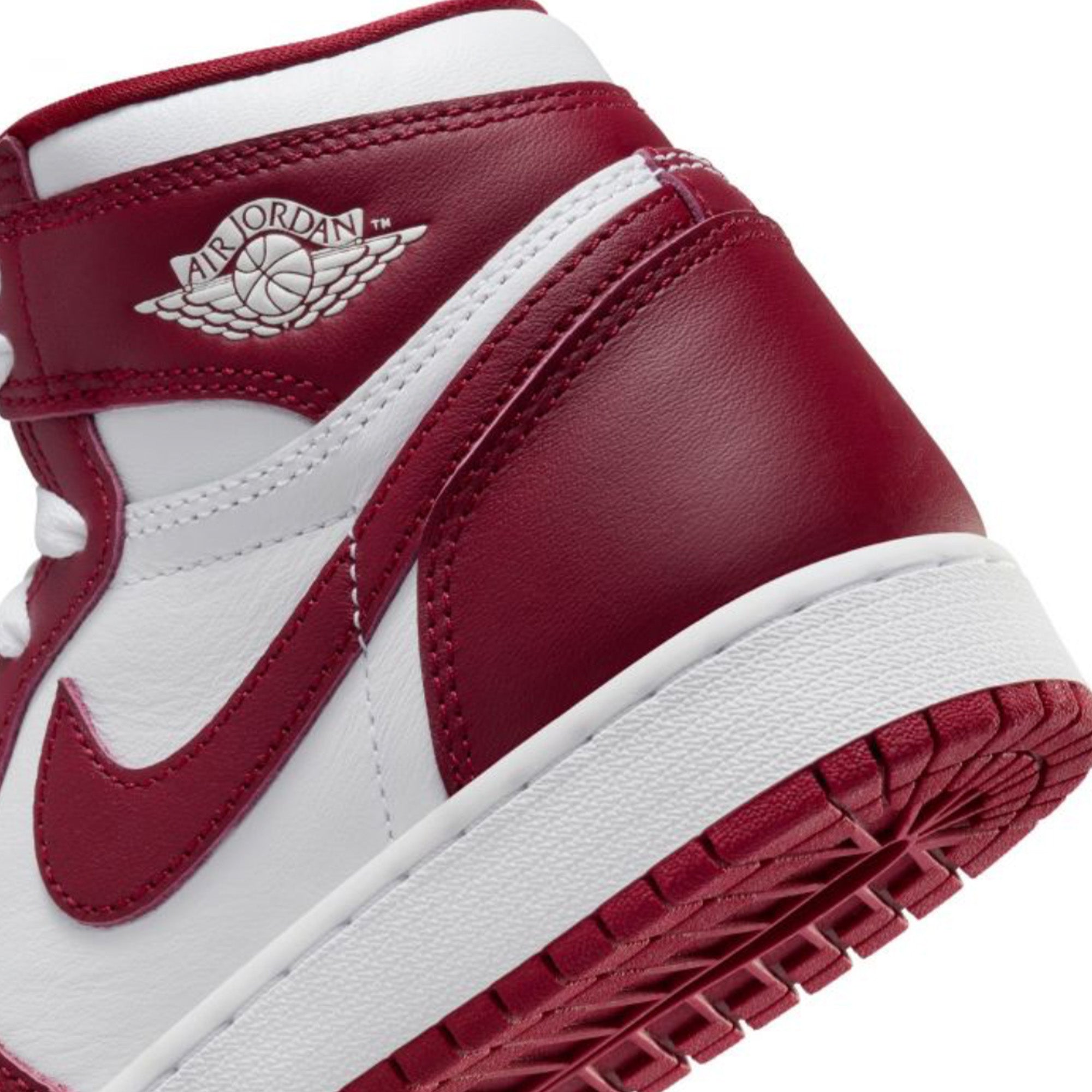 Air Jordan 1 Retro High OG Artisanal 'Team Red' GS Sneakers (2024) - Classic Basketball Shoes for Women & Girls - Perfect for Streetwear, Sports & Casual Fashion