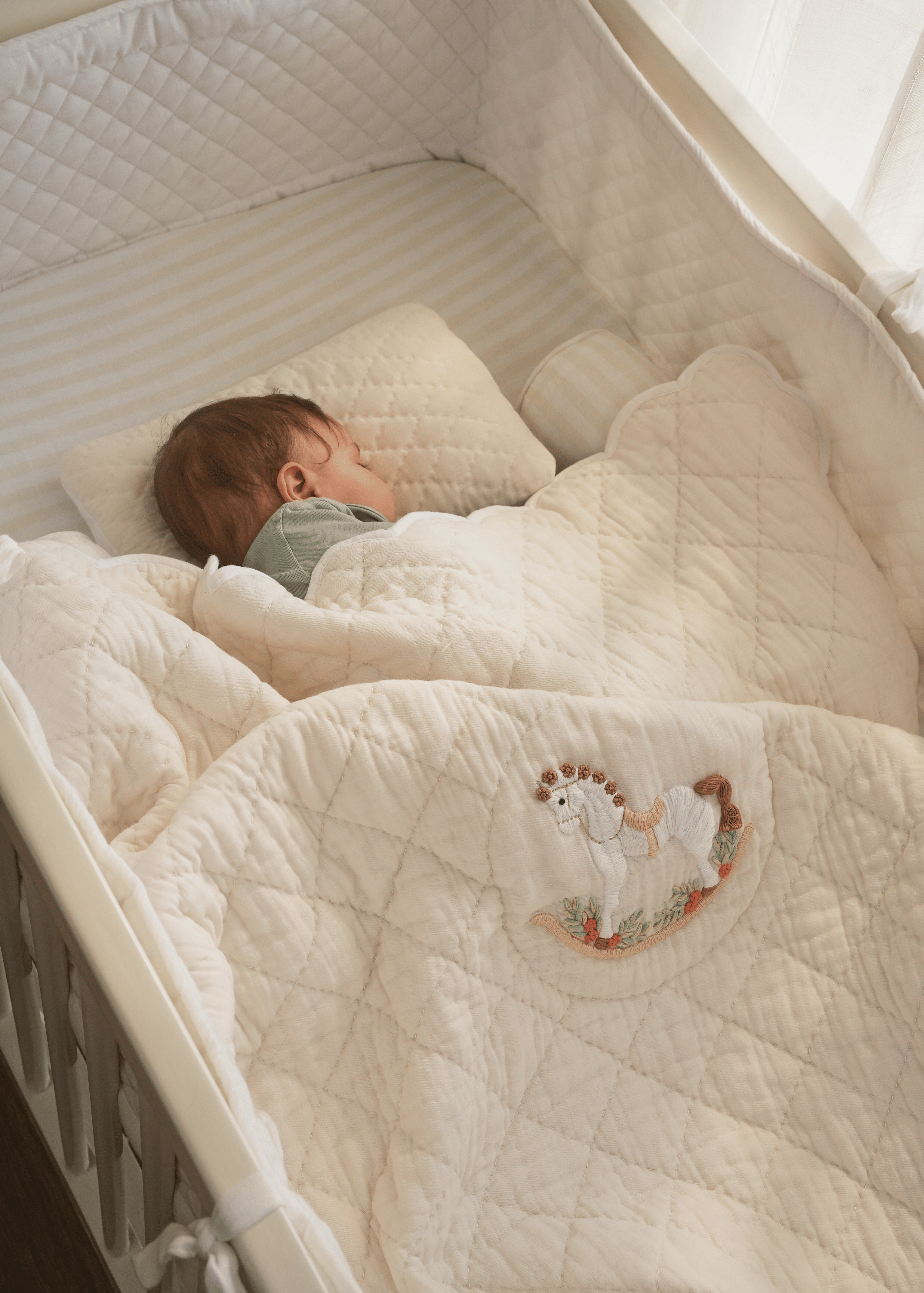 Complete Rocking Horse Nursery Bedding Set with Soft Bumper - Cozy Crib Set for Baby Boys & Girls, Perfect for Nursery Decor & Newborn Gifts