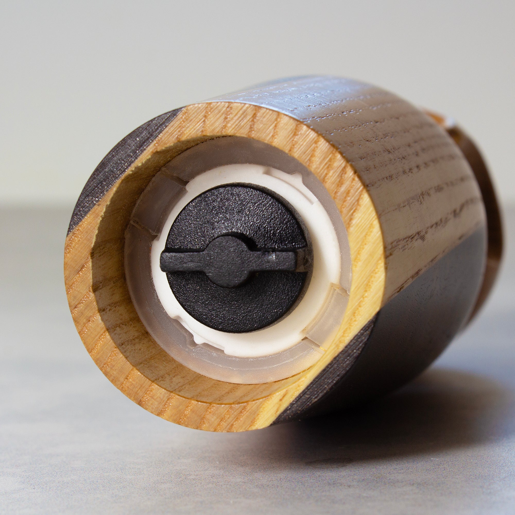 Premium Owl-Shaped Pepper Grinder - Handcrafted Wooden Salt and Pepper Mill with Ceramic Mechanism - Perfect for Kitchen, Dining Table & Gift Giving