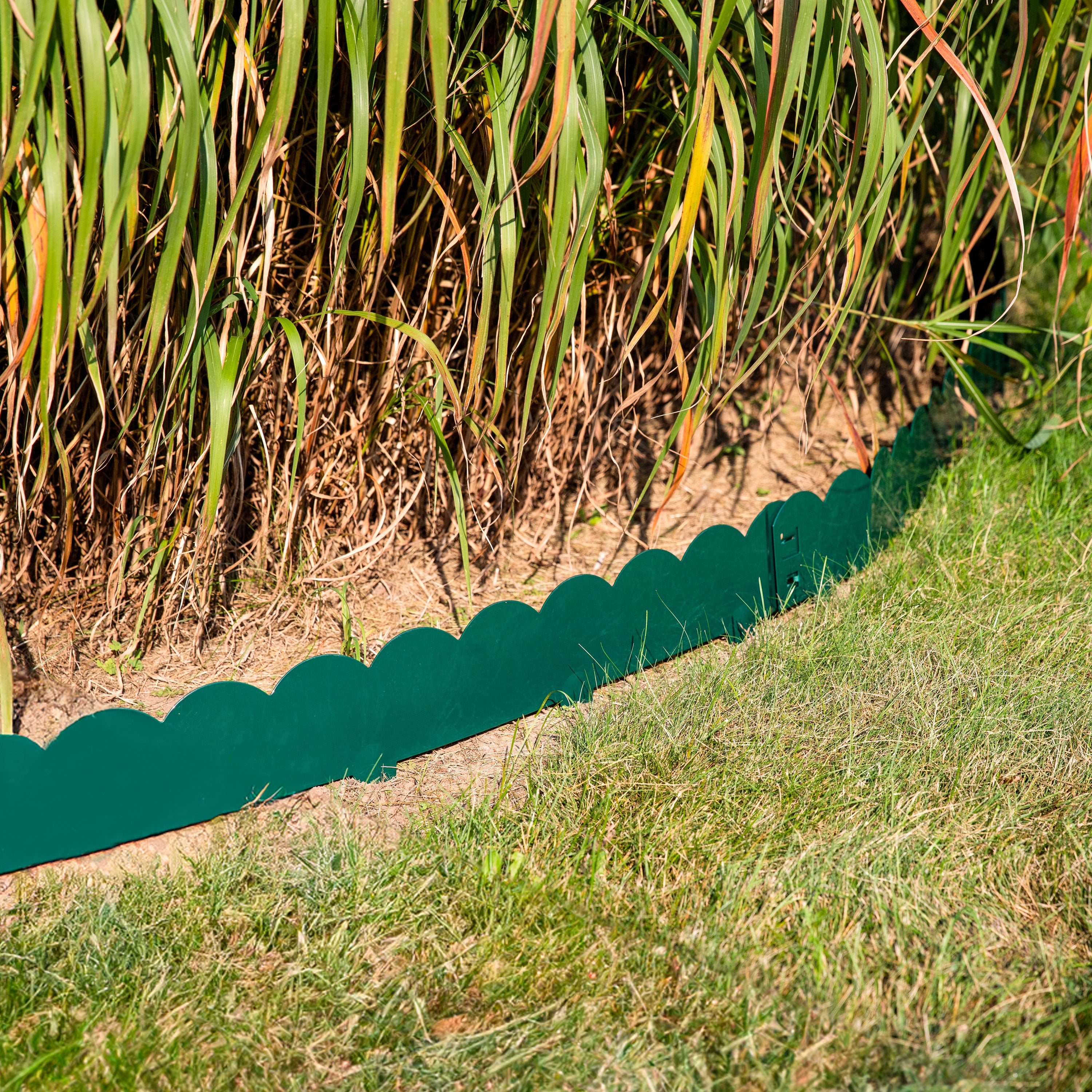 Sunnydaze Scalloped Metal Landscape Edging - Set of 5 (41.75 Inch Sections) for Garden Borders, Flower Beds & Lawn Edging - Durable & Decorative Outdoor Use
