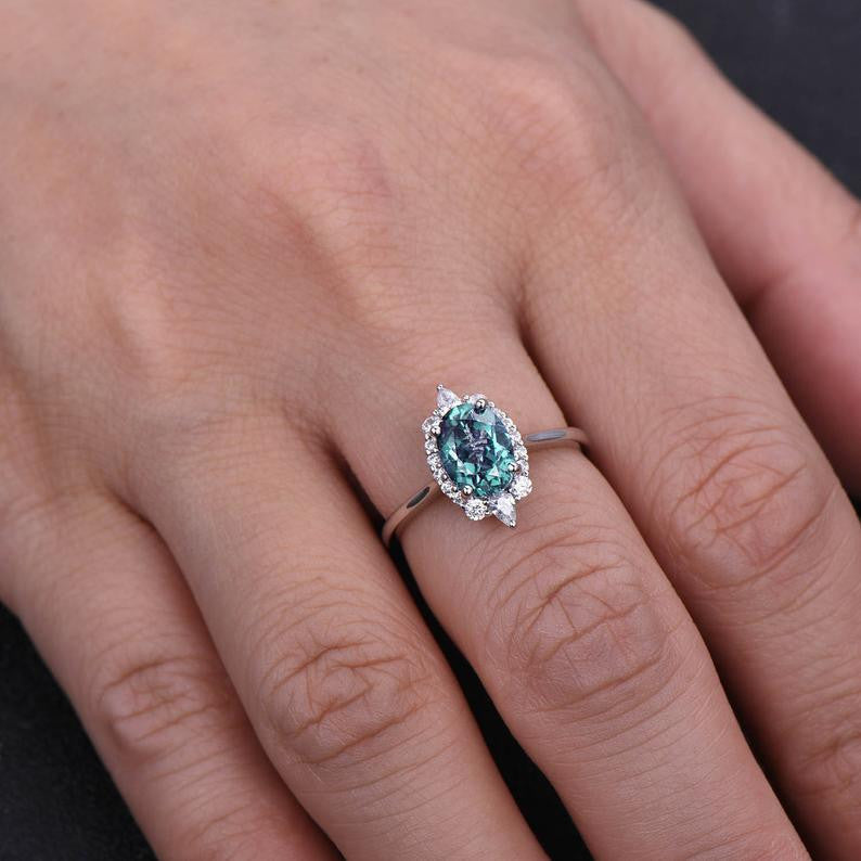 14K/18K Oval Cut Vintage Alexandrite Engagement Ring in White Gold - Perfect for Proposals, Anniversaries & Bridal Jewelry