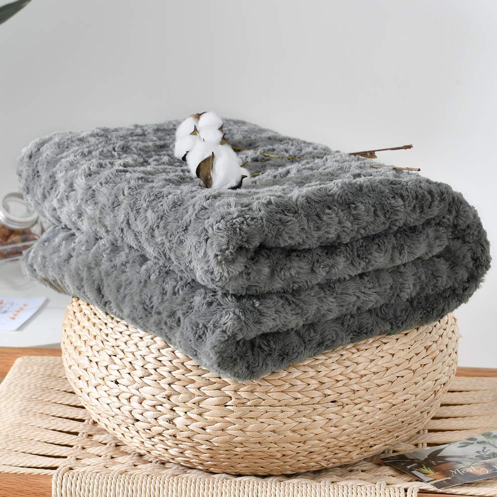 Vangao Floral Throw Blanket - Soft Grey Rose Pattern Cozy Blanket for Bed, Sofa & Chair (50x60 inches) | Perfect Gift for Girls, Women | Ideal for Bedroom Decor, Living Room, Movie Nights & Winter Warmth