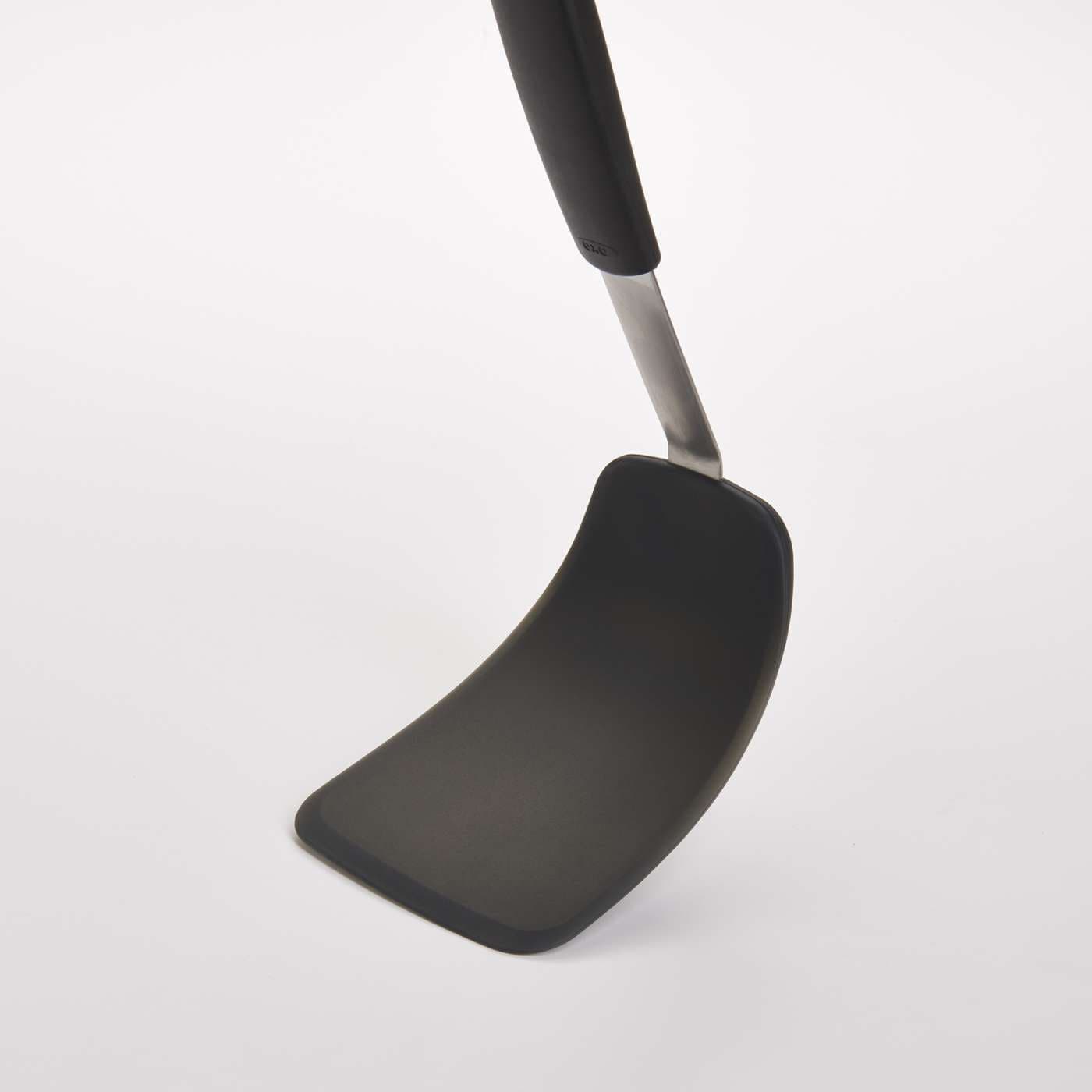 OXO Large Flexible Silicone Turner Spatula - Heat Resistant Kitchen Utensil for Flipping Pancakes, Burgers & Eggs - Non-Stick Safe for Pans & Grills - Perfect for Cooking, Baking & BBQ