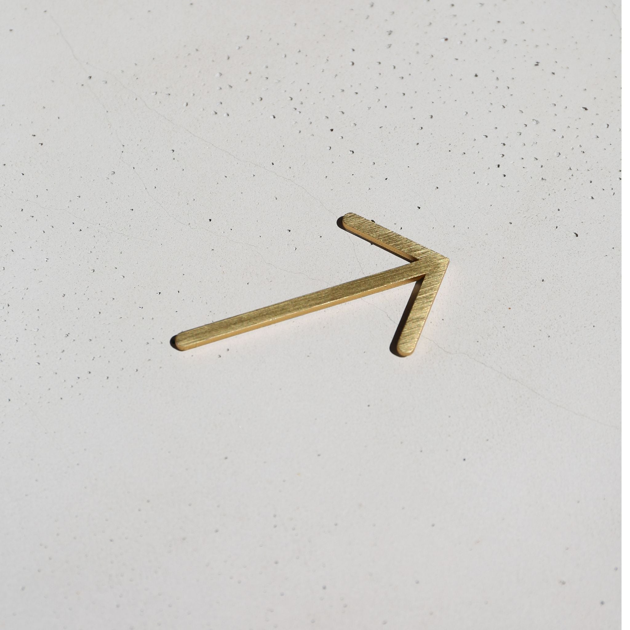 DESIGNSTUFF Brushed Brass Arrow Signage - Elegant Directional Sign for Home, Office, and Retail Spaces