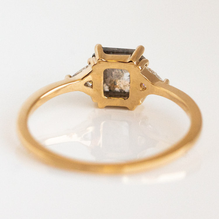 Icaria Rose Cut Diamond Ring with Salt & Pepper Diamond – Elegant Wedding Band & Unique Engagement Ring for Women