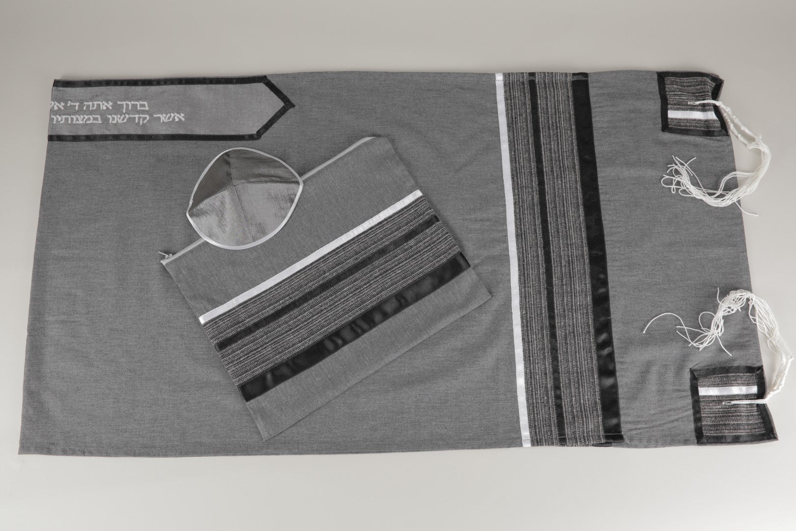 Prestigious Gray Tallit with Striped Design - Bar Mitzvah Tallit Set & Jewish Prayer Shawl - Perfect for Synagogue Services, Jewish Weddings & Religious Ceremonies