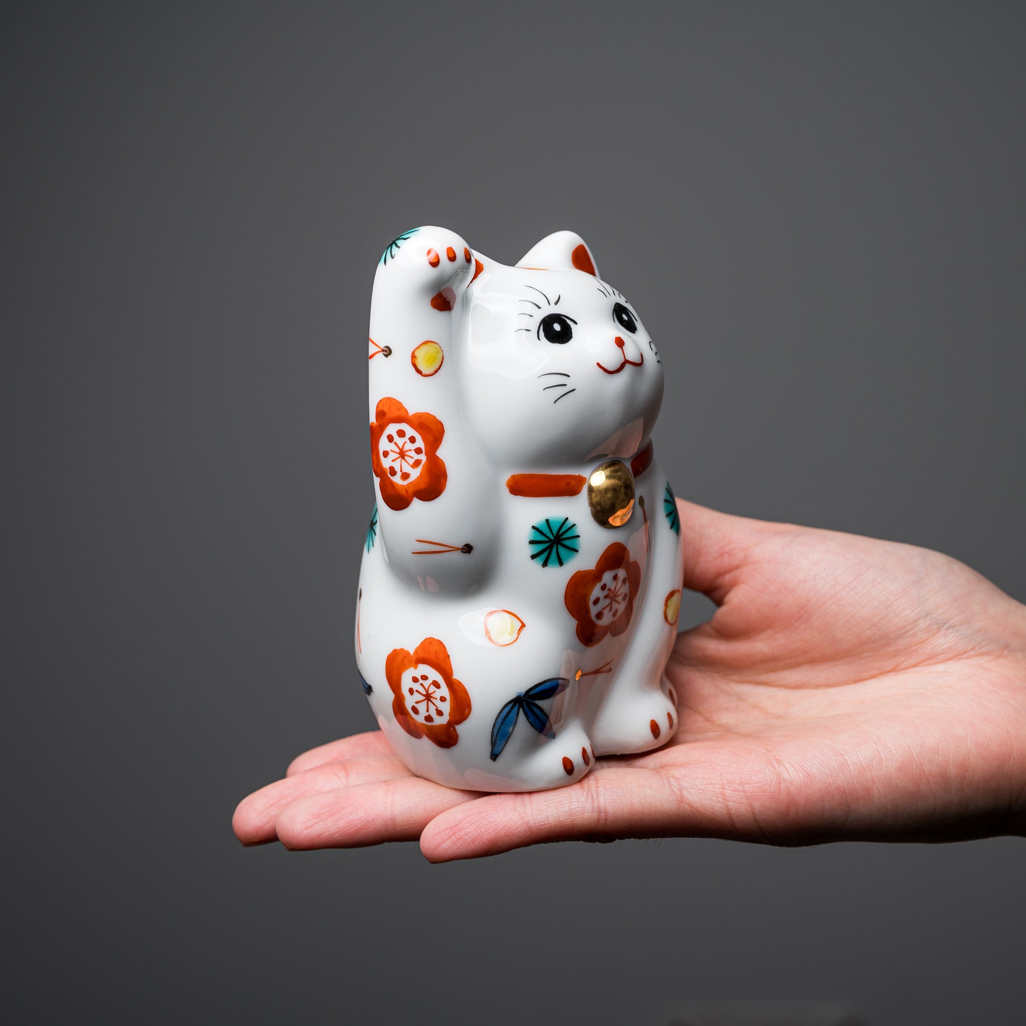 Kutani Ware Lucky Cat Ornament 'Suzu' - Handcrafted Japanese Ceramic Fortune Cat Figurine for Home Decor, Office Feng Shui & Gift Giving