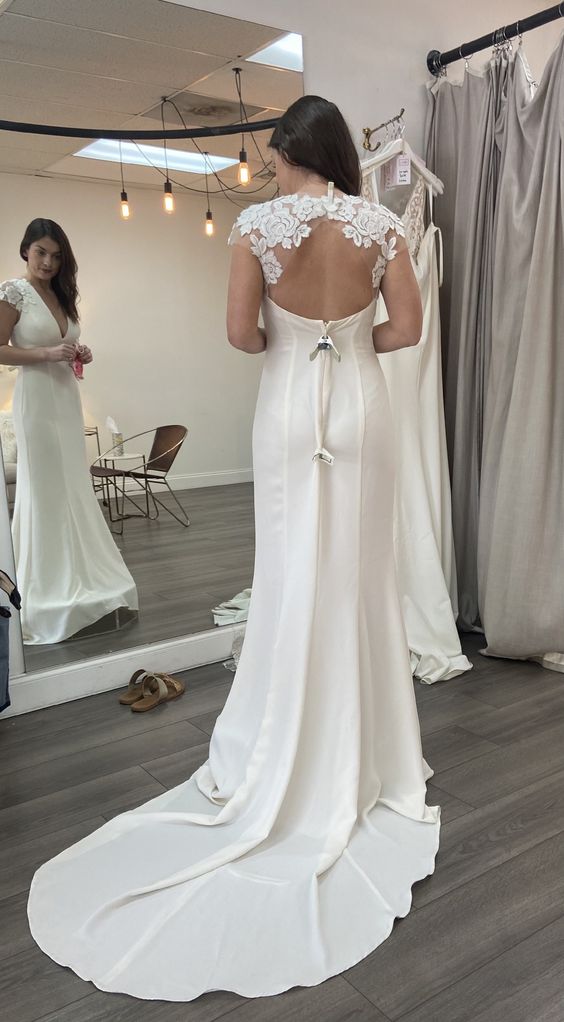 Amsale Amanda Wedding Gown - Elegant Lace Bridal Dress for Bride, Perfect for Church Ceremony & Reception