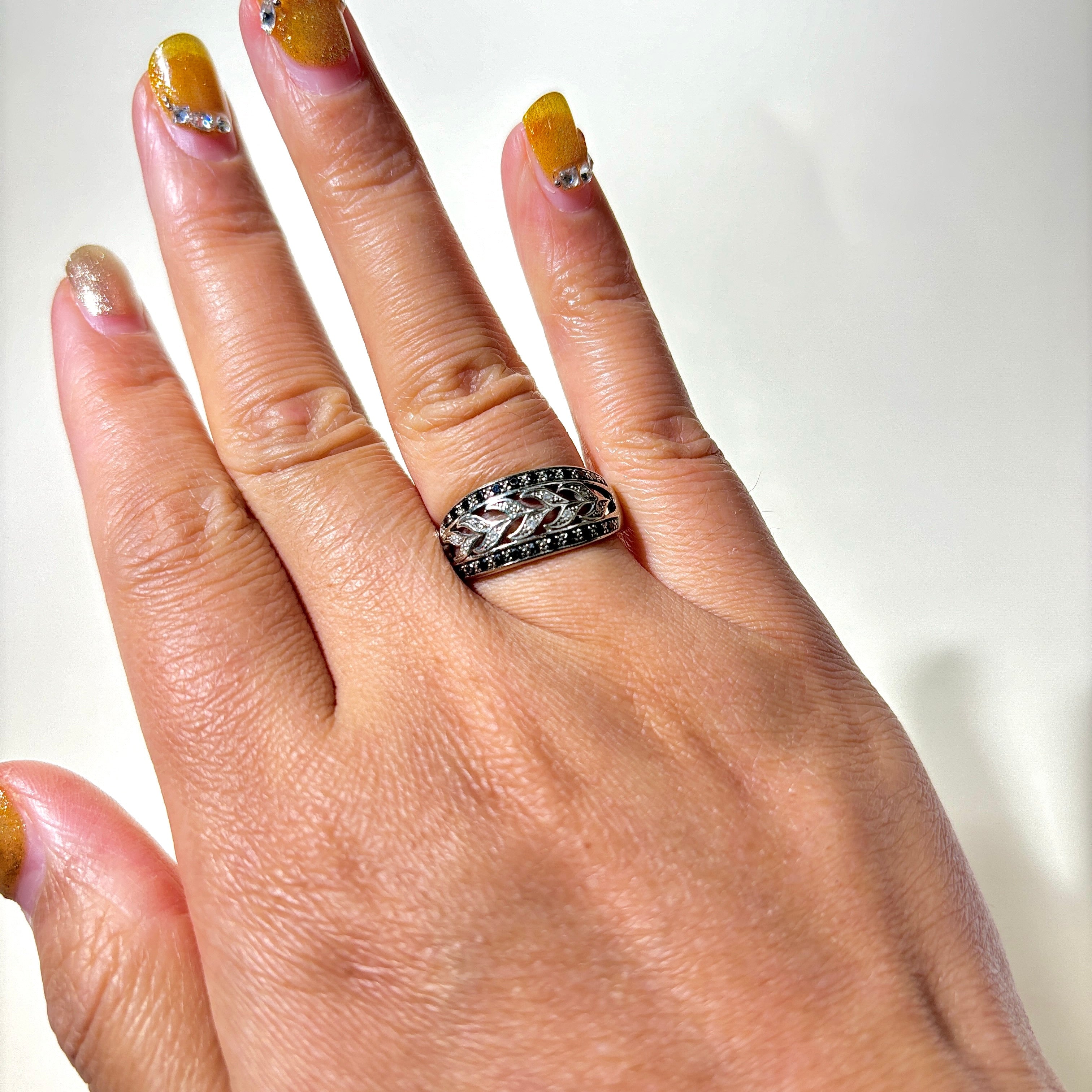Elegant Black & White Diamond Leaf Vine Ring - 0.22ctw Total, 0.05ctw Each - Size 7.25 - Perfect for Weddings, Anniversaries & Special Occasions