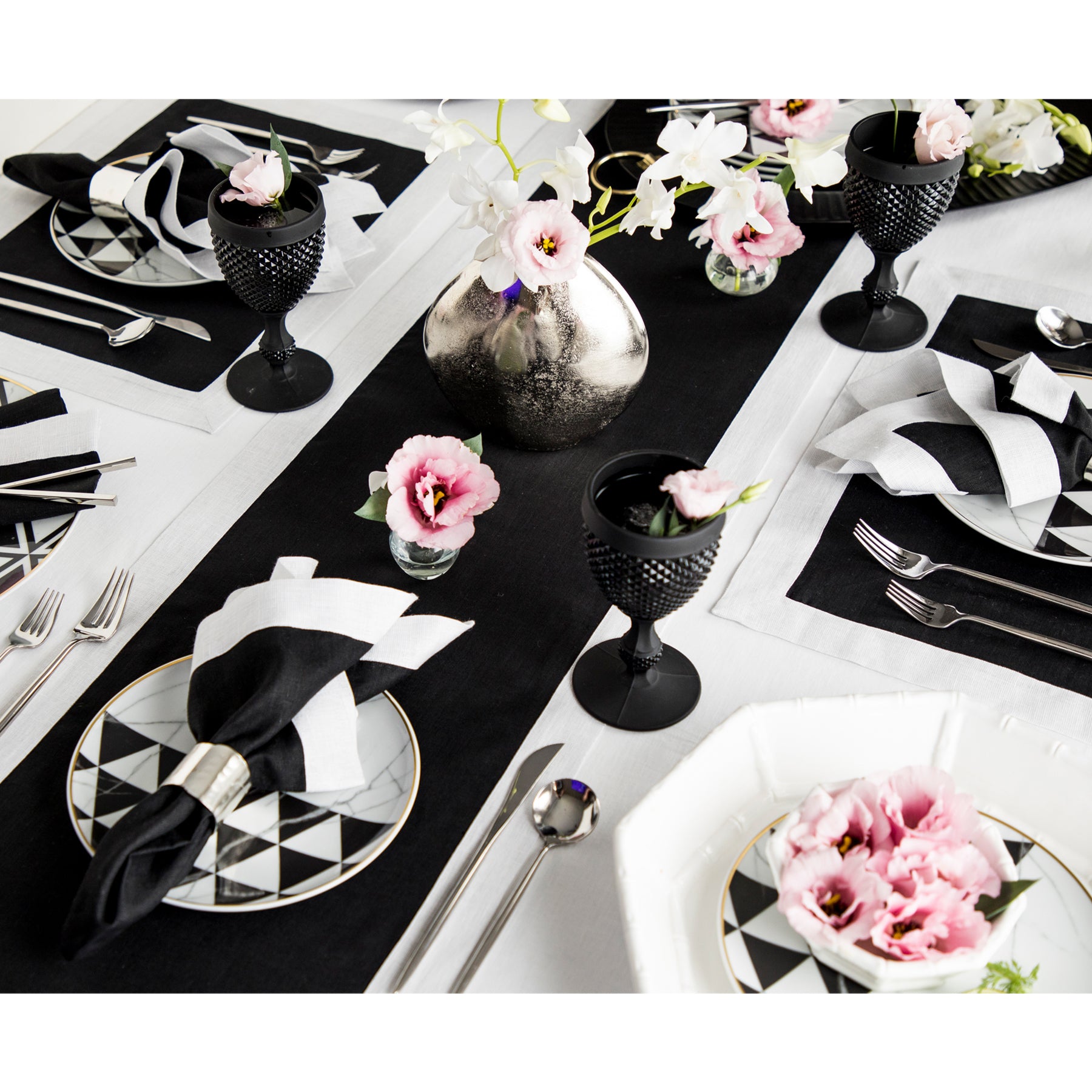 Elegant Festive Edge Table Runner for Holiday Dining - Perfect for Christmas, Thanksgiving, and Special Occasions
