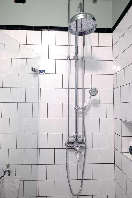Kakel Victoria Bröstlist 5 x 15 cm Black Glossy - Perfect for Kitchen Backsplash & Bathroom Tile Edging