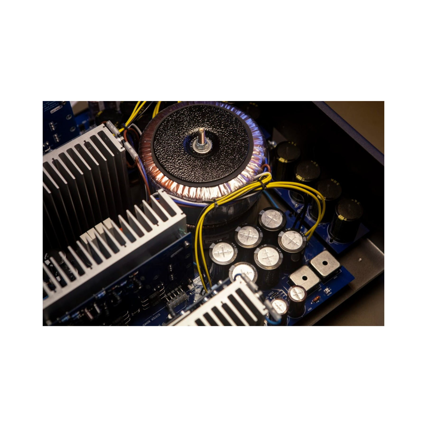 Electrocompaniet AW250R High-End Stereo Power Amplifier for Audiophiles - Perfect for Home Theater & Hi-Fi Audio Systems
