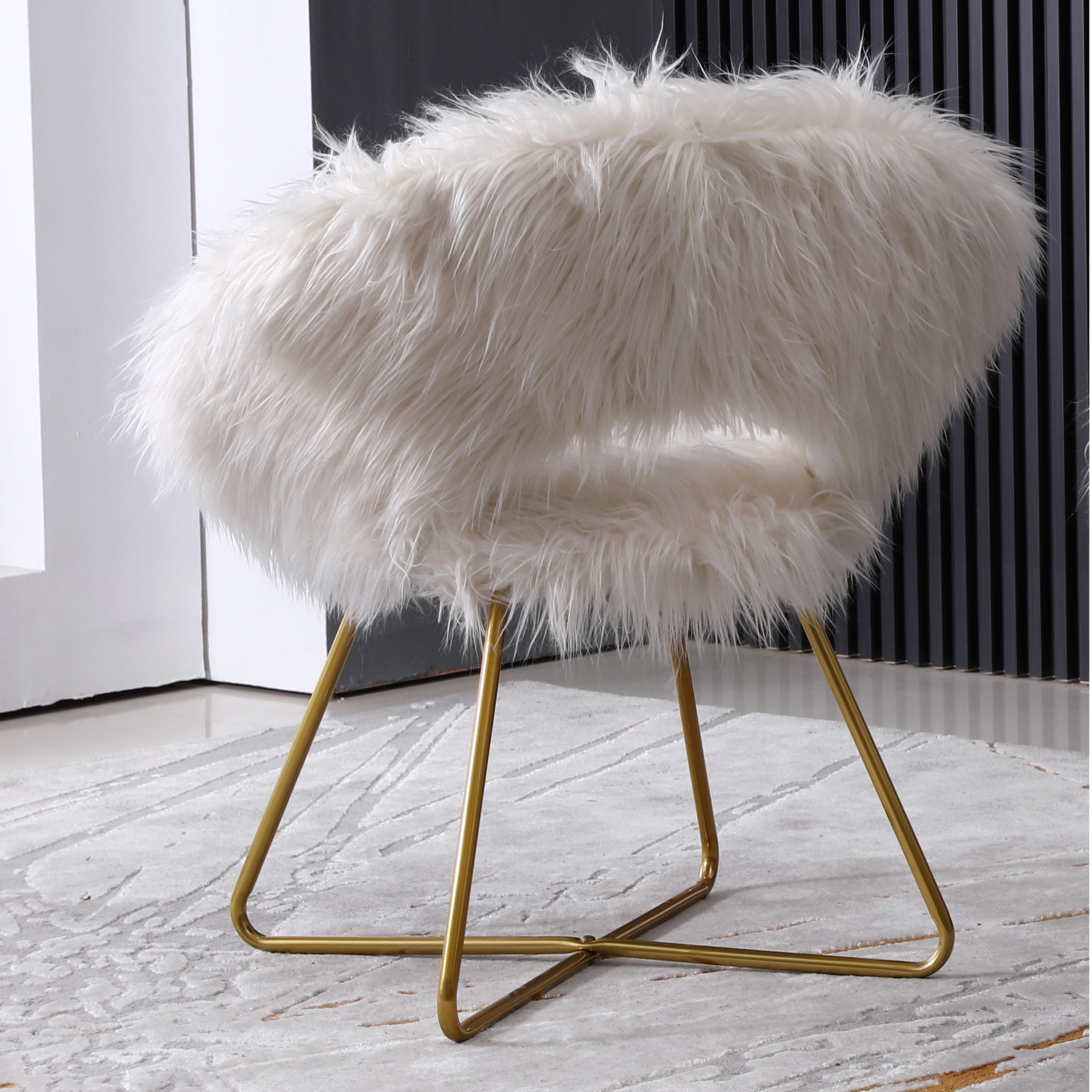 Slatina Faux Fur Upholstered Accent Chair by Roundhill Furniture - White Modern Lounge Chair for Living Room, Bedroom & Office Decor